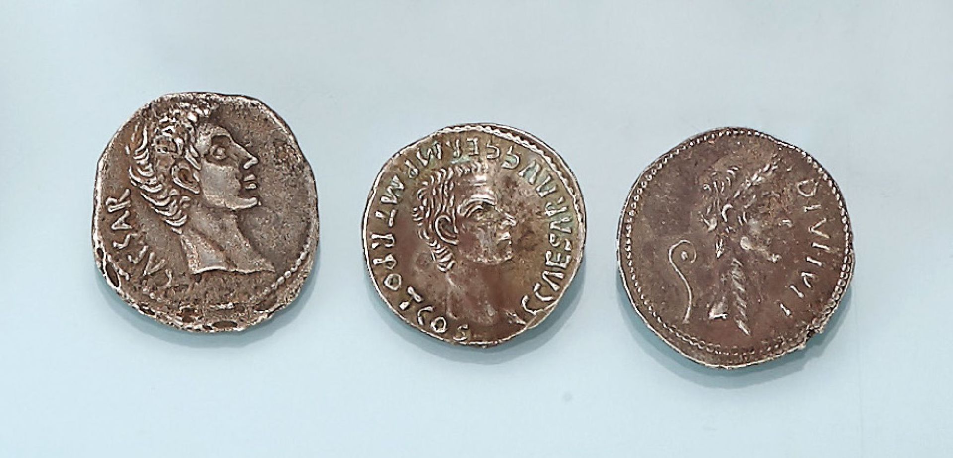 Konvolut 3 Silbermünzen, Denare, Rom, best.aus: 1 x Gaius Caligula, Agrippina, 1 x JuliusCäsar, 2