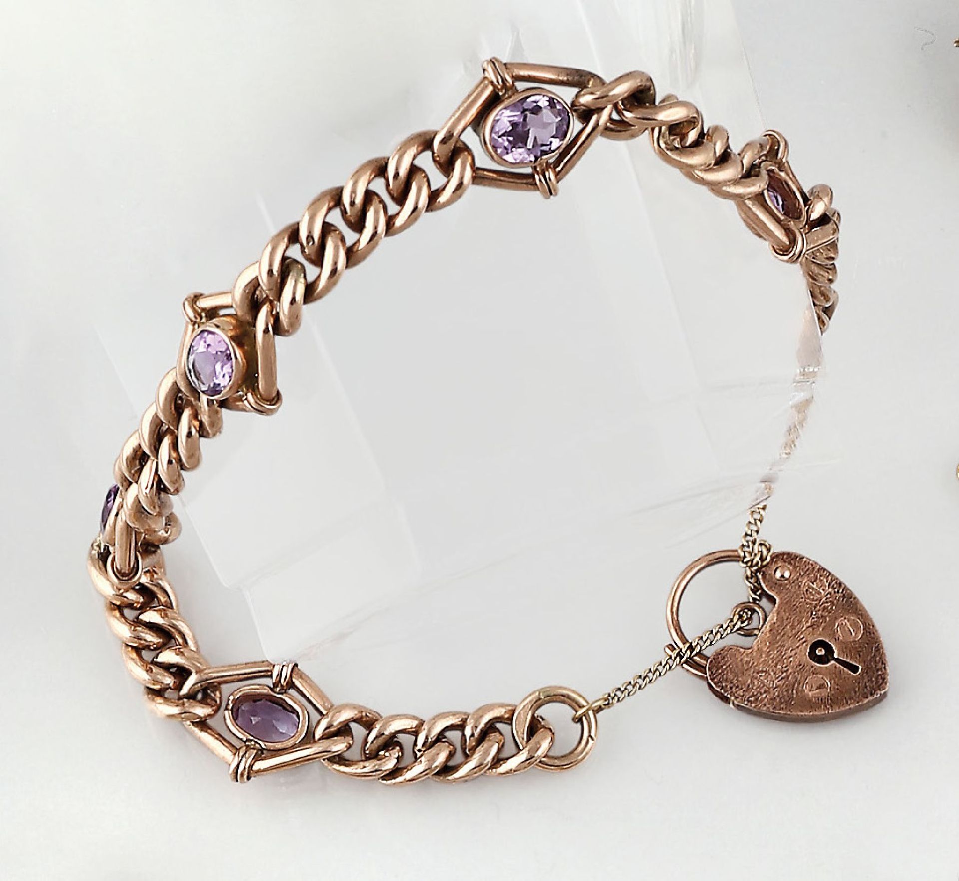 9 kt Gold Armband mit Amethysten, RG 375/ 000, England um 1900, 5 ovalfacett. Amethyste,Verschluß