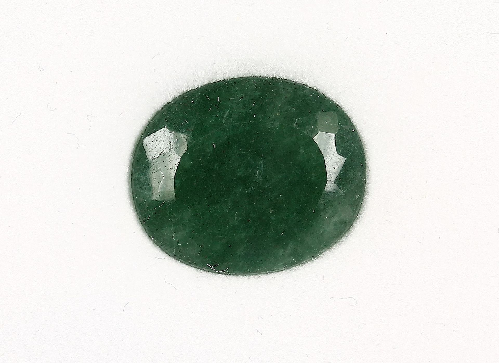 Loser Smaragd ca. 14.62 ct, oval facett. Schätzpreis: 280, - EURLoose emerald approx. 14.62 ct ,