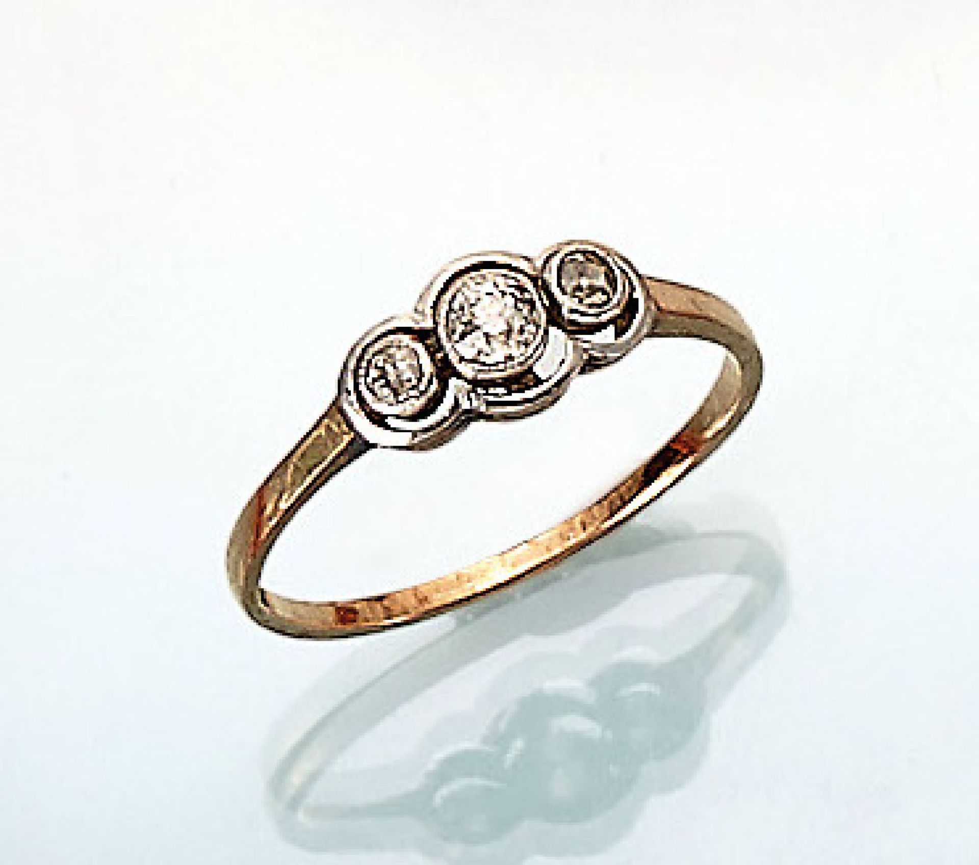 Jugendstil Ring mit Diamant, um 1900, GG 585/000 und Platin, 3 Altschliffdiamanten zus.ca. 0.20 ct