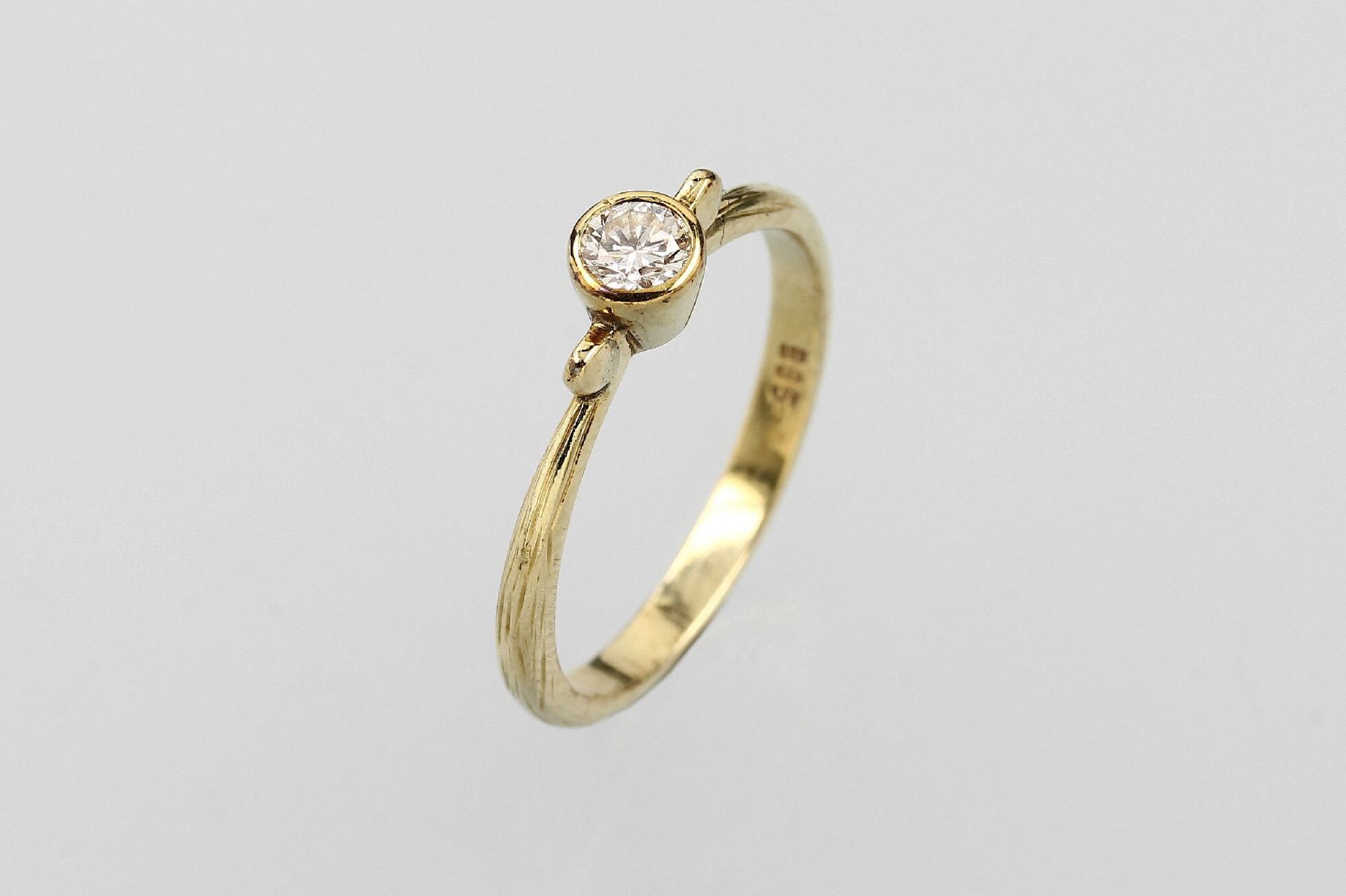 14 kt Gold Ring mit Brillant, GG 585/000, Brillant ca. 0.16 ct Weiß/si, ca. 2.6 g, RW 5514 kt gold