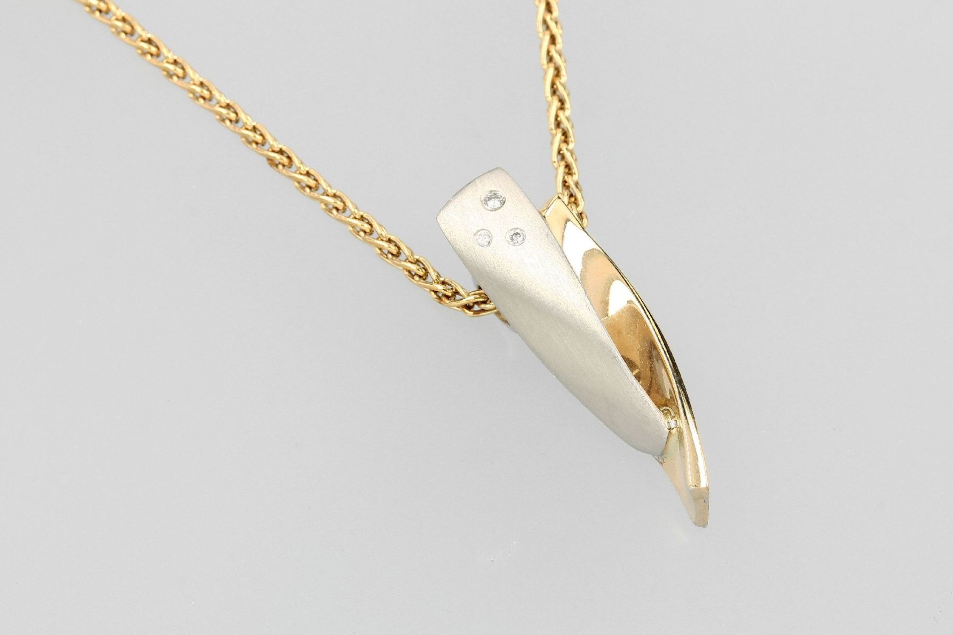 14 kt Gold Collier mit Diamanten, GG/WG 585/000, Anhänger teilsat., 3 Diamanten zus. ca. 0.04 ct