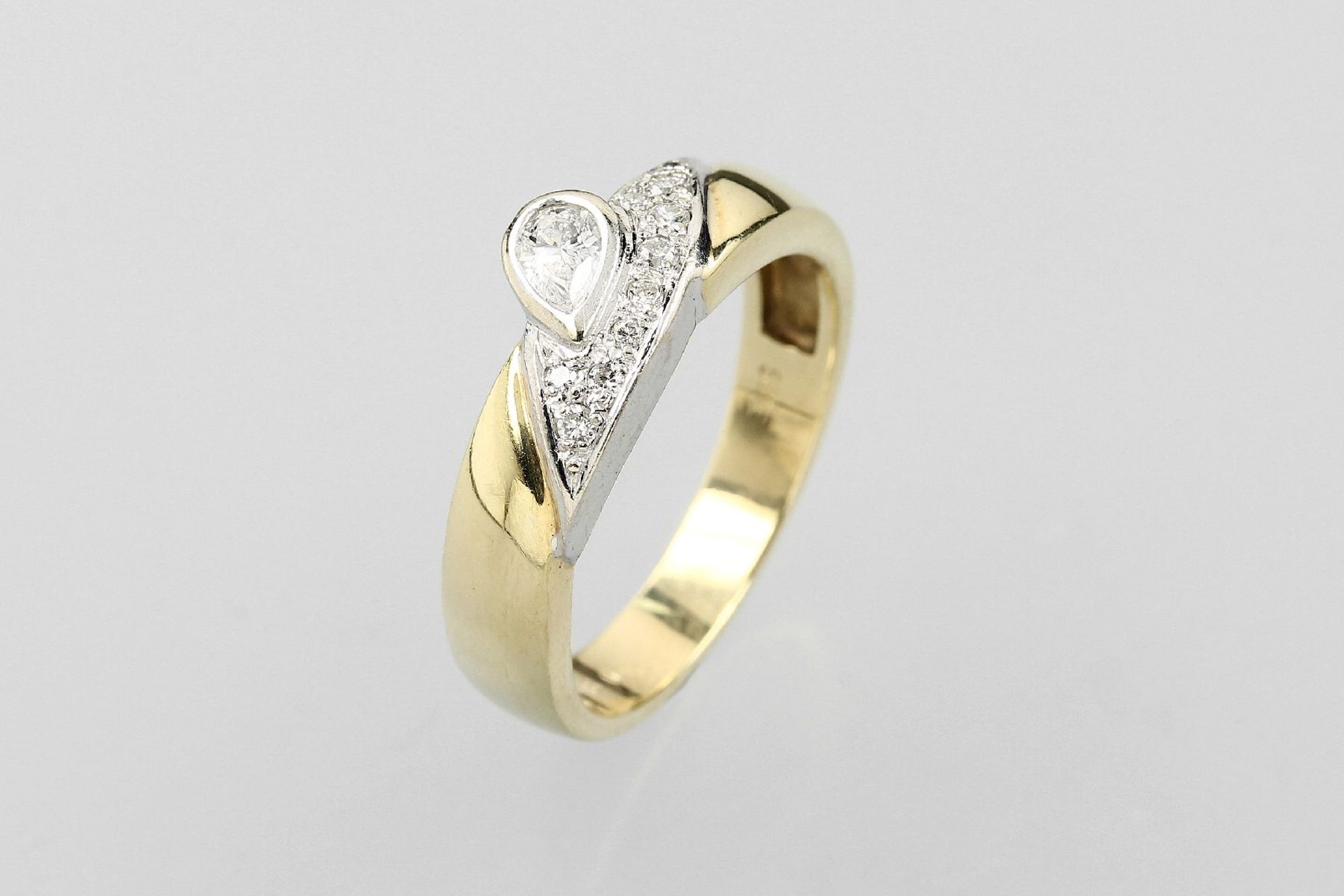 14 kt Gold Ring mit Diamanten, GG/WG 585/ 000, Diamanttropfen und Brillanten zus. ca. 0.30 ct Weiß/