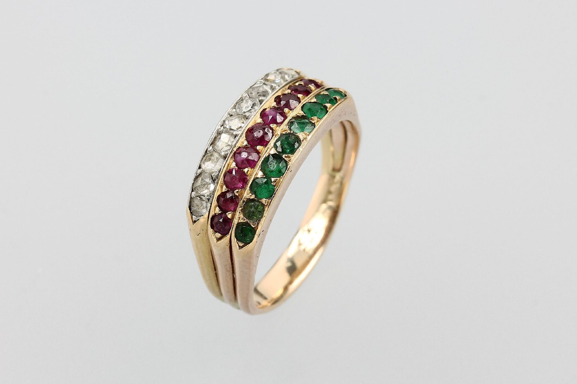 14 kt Gold Ring mit Farbsteinen, GG 585/000, 9 rund facett. Smaragde und 9 rund facett. Rubine