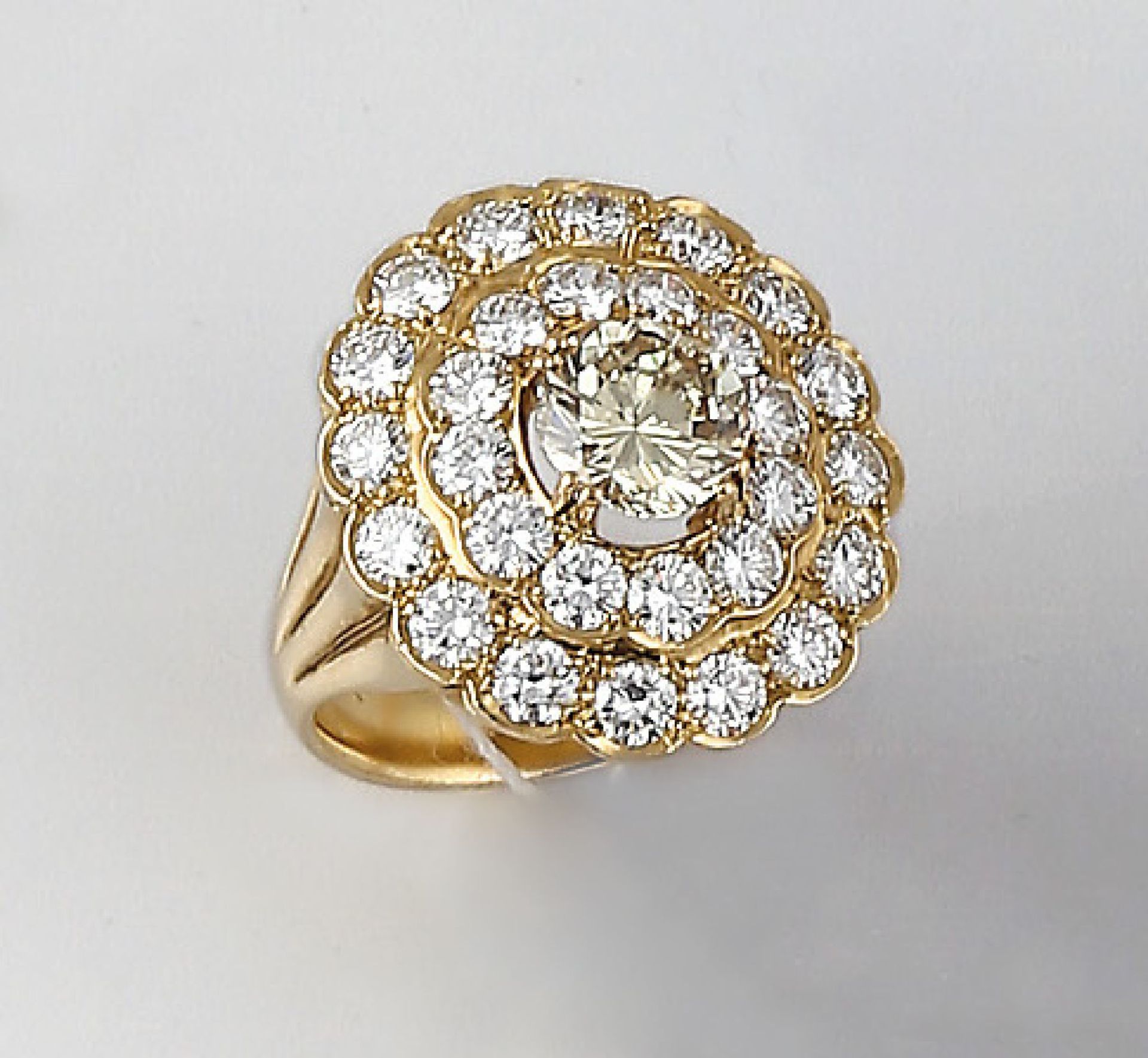 18 kt Gold Ring mit Brillanten, GG 750/000, mittig natürlicher gelber Brillant ca. 1.80 ct Gelb/