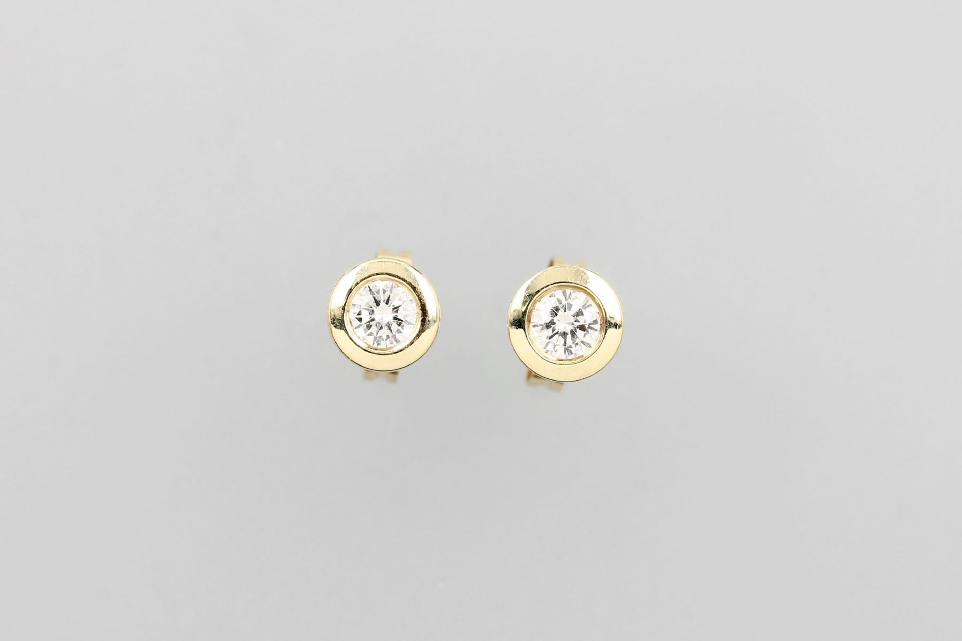 Paar 14 kt Gold Ohrstecker mit Brillanten, GG 585/000, 2 Brillanten zus. ca. 0.40 ct Weiß/siPair