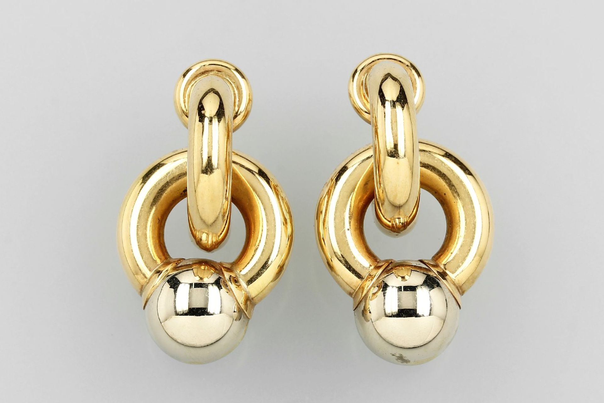 Paar 14 kt Gold Ohrstecker, GG 585/000, ausgefallenes Design, bewegl. Abhängung, L. ca. 3.5 cm,