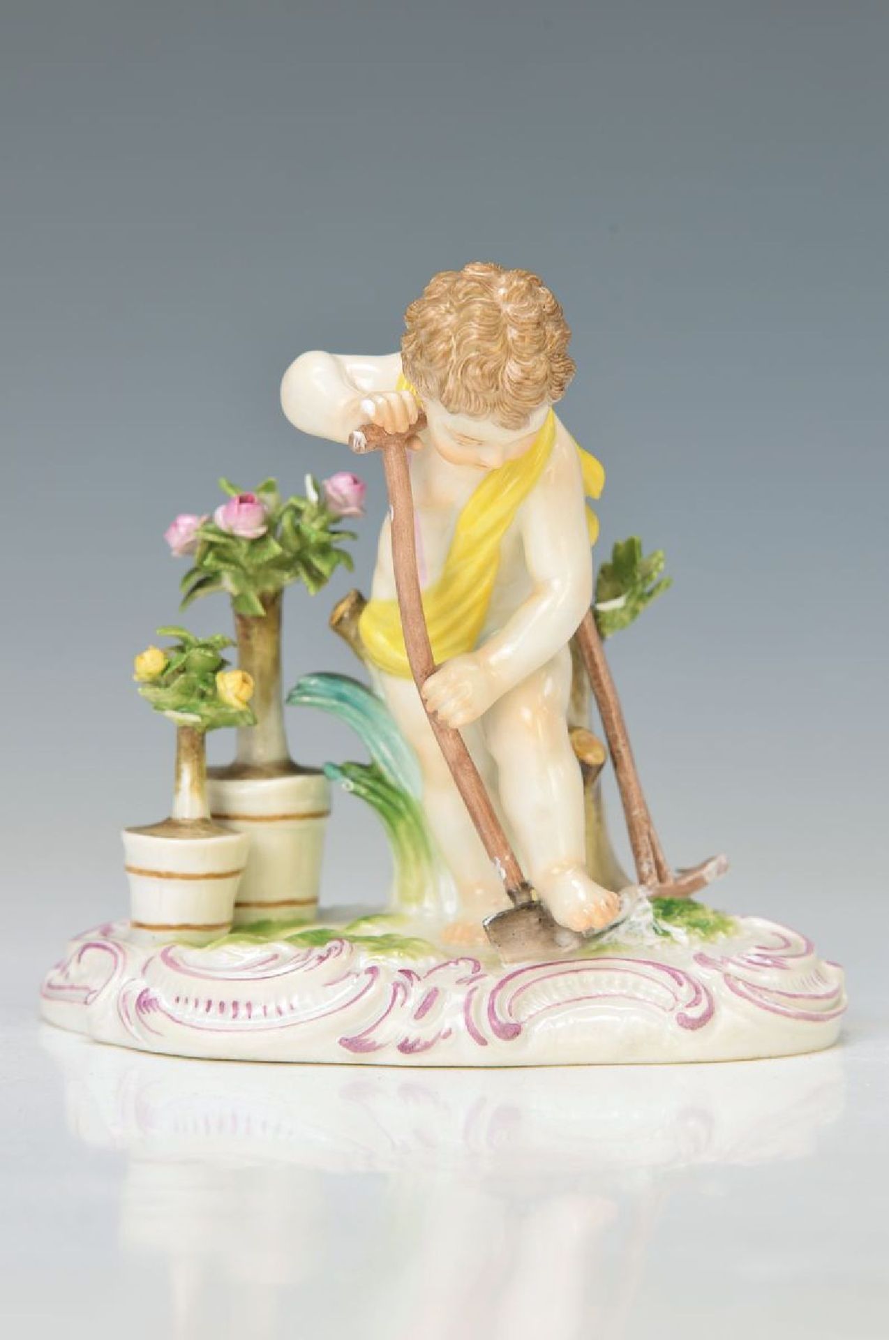 Porzellanfigur, Meissen, um 1870, Putto als Gärtner, aus der Serie: Die vier Elemente, hier: Die