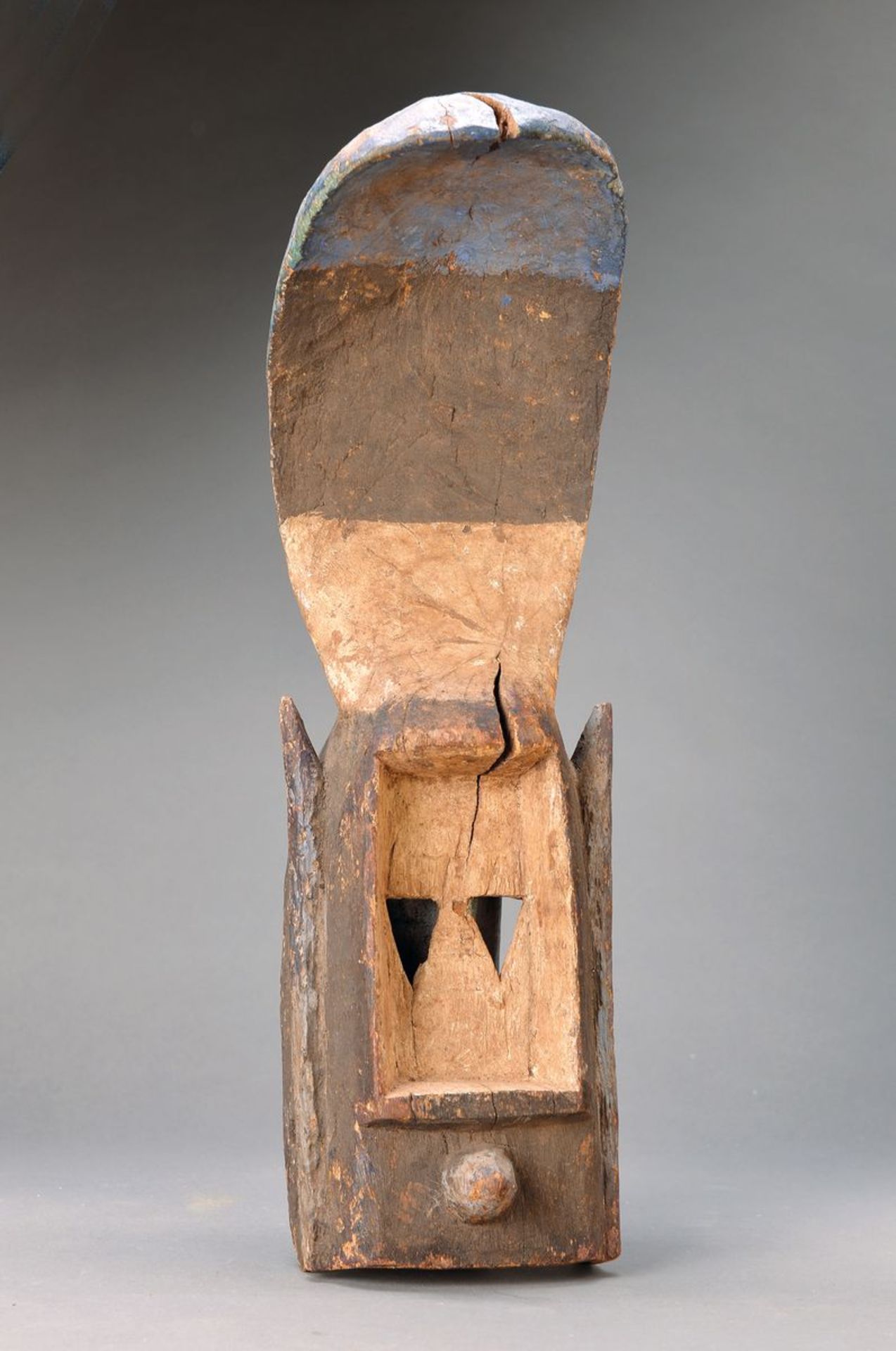 Maske mit Schaufel, wohl Kran, Liberia/ Elfenbeinküste, ca. 40-50 Jahre alt, Hartholz aus einem