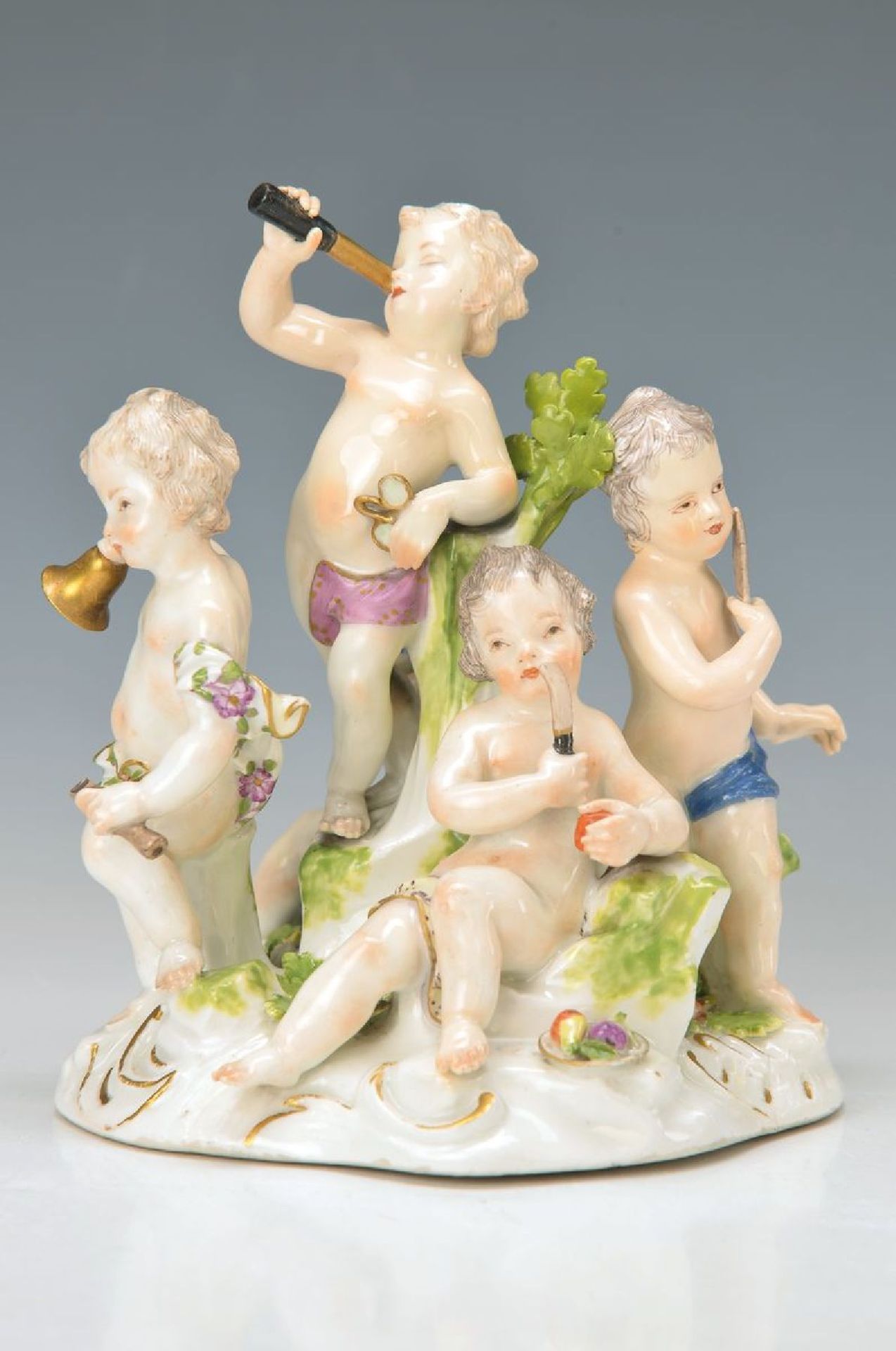 Porzellangruppe, Meissen, um 1740, Fünf Putten, Allegorie auf die Fünf Sinne: Sehen, Hören,