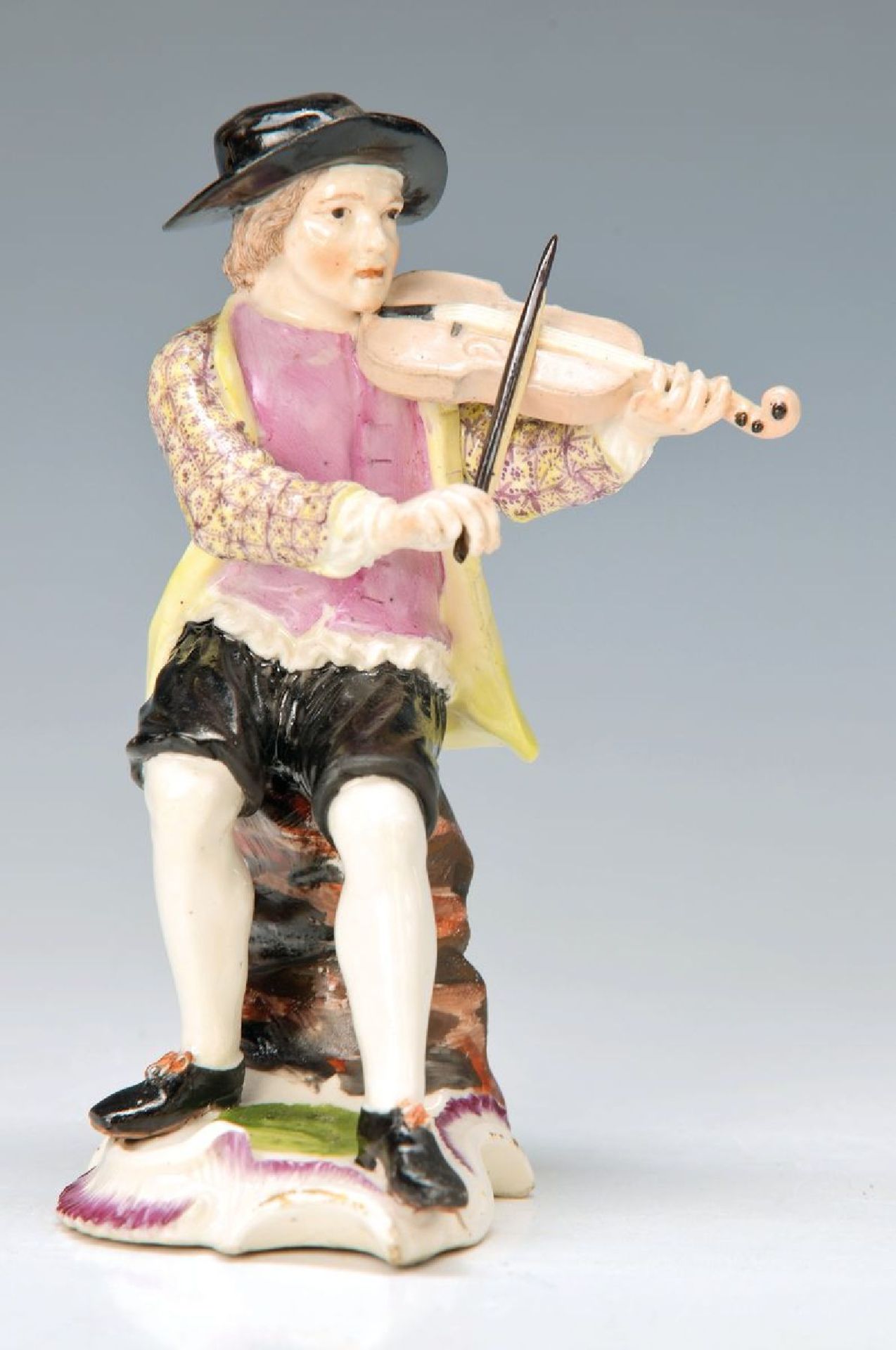 Porzellanfigur, Straßburg, Hagenau, um 1750, Bauer mit Geige, Entwurf J.W. Lanz, aus einer Folge