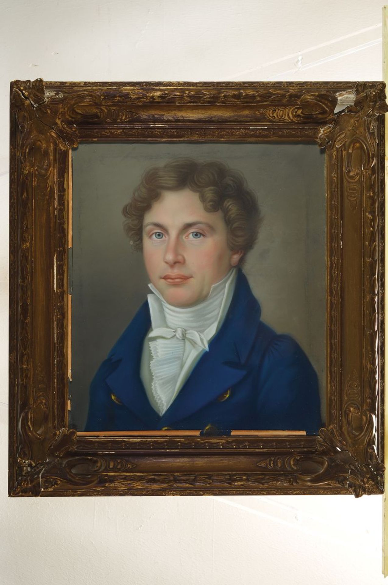 Unbekannter Künstler des Biedermeier, um 1830-40, Porträt eines Mannes, den Betrachter anschauend, - Bild 2 aus 2