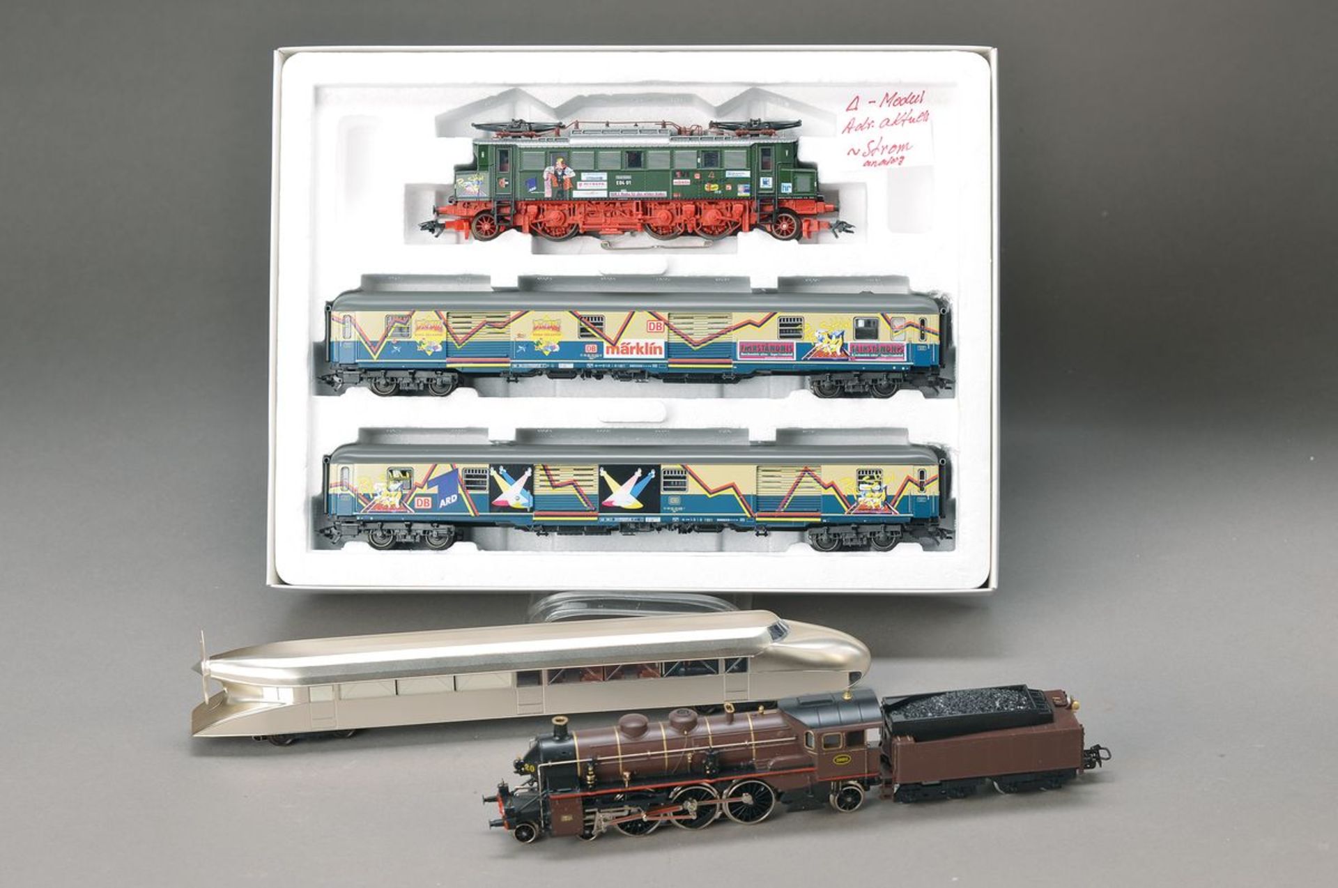 Märklin, Spur HO, Lot: Pop-Train 2872, schwere Lok 3111 und Schienenzeppelin 3477, dazu 4 Märklin