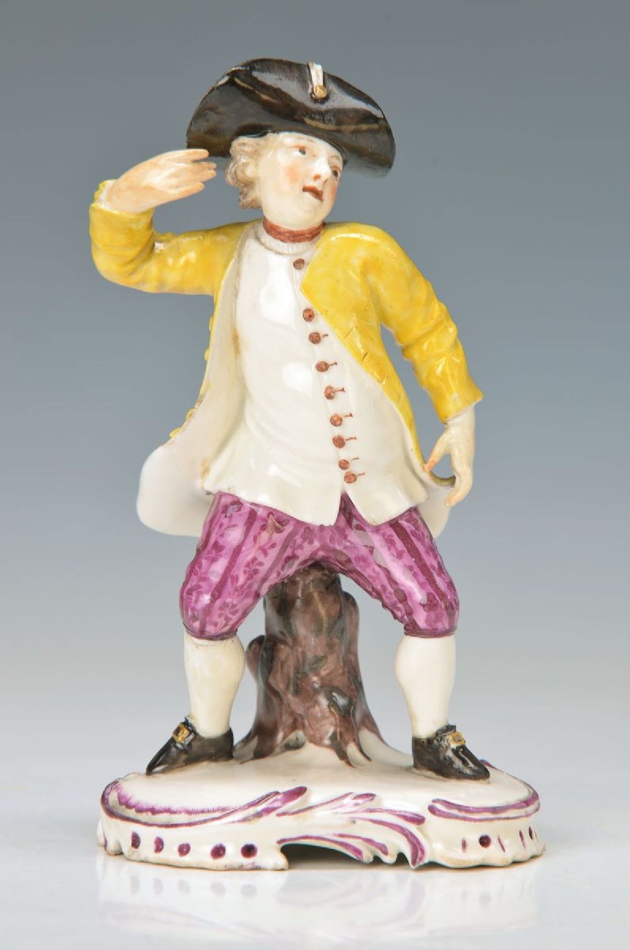 Porzellanfigur, Frankenthal, 1756-57, Knabe in Wurfhaltung, wohl Schneeballwerfer, dieser jedoch