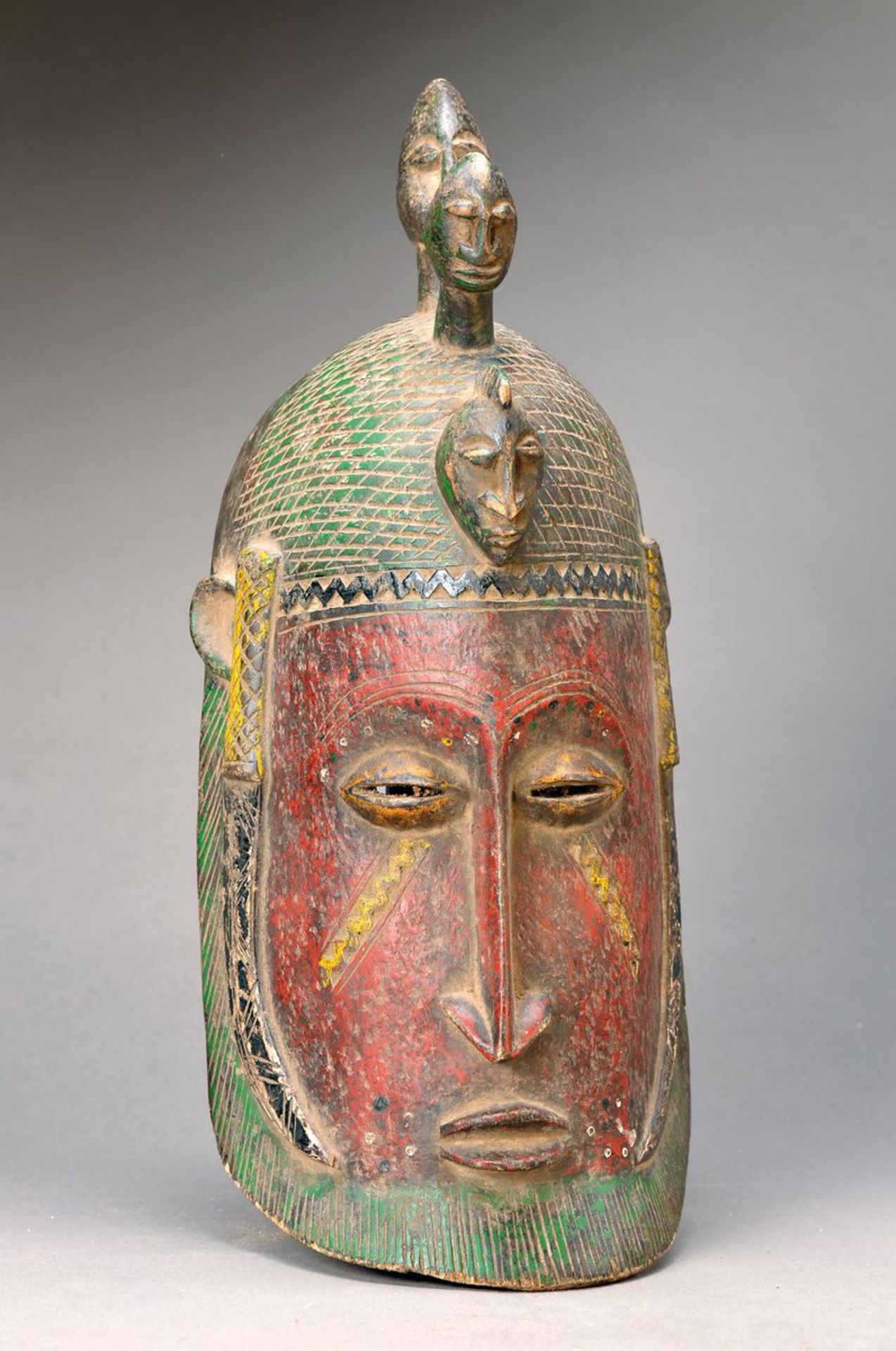 Maske, Dogon, Mali, ca. 50 Jahre alt, Hartholz aus einem Stück geschnitzt, polychrom gefasst,