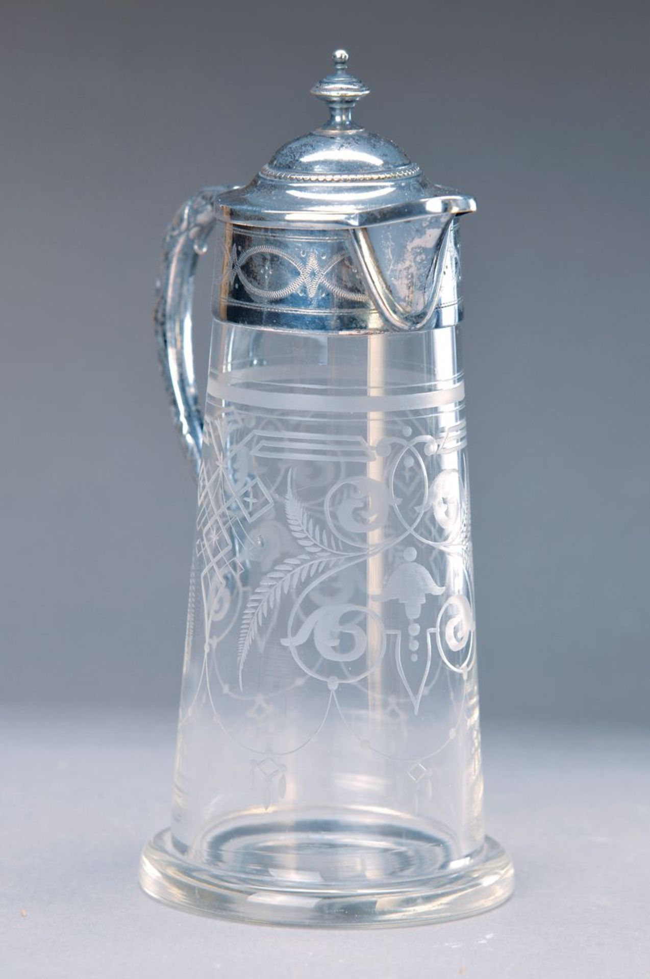 Kanne, WMF, um 1890, Glas mit ziseliertem floralem Umfang, Deckel Metall versilbert, H.ca.