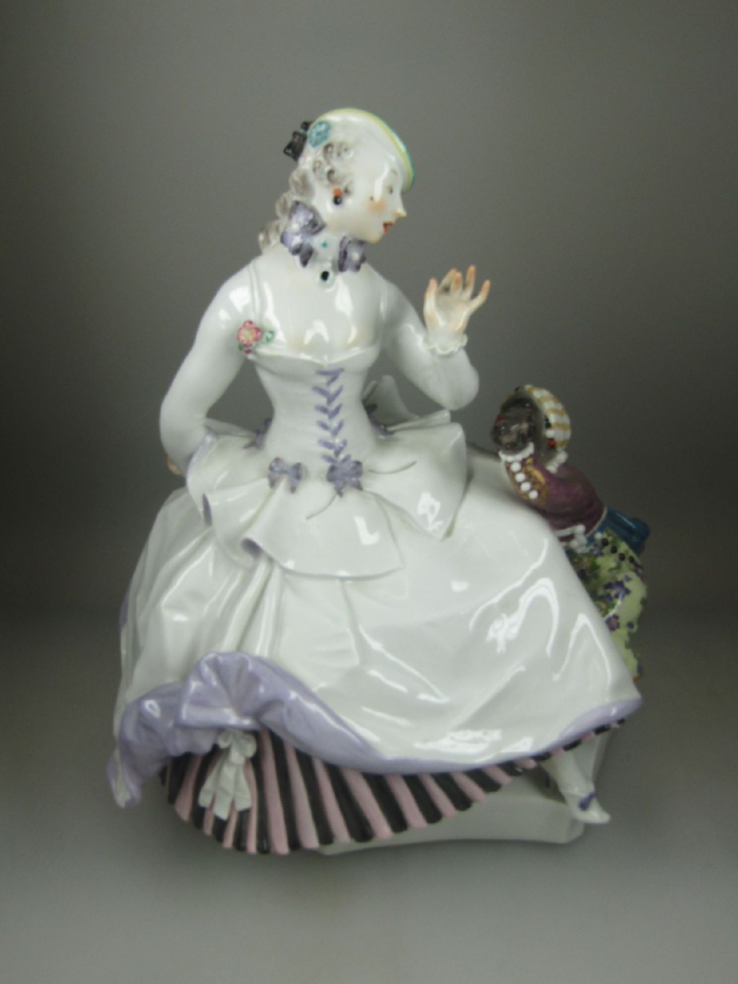 Grosse Porzellangruppe, Meissen, "Dame mit Mohrenkind", Entwurf Peter Scheurich, 1919, Ausformung - Bild 4 aus 8