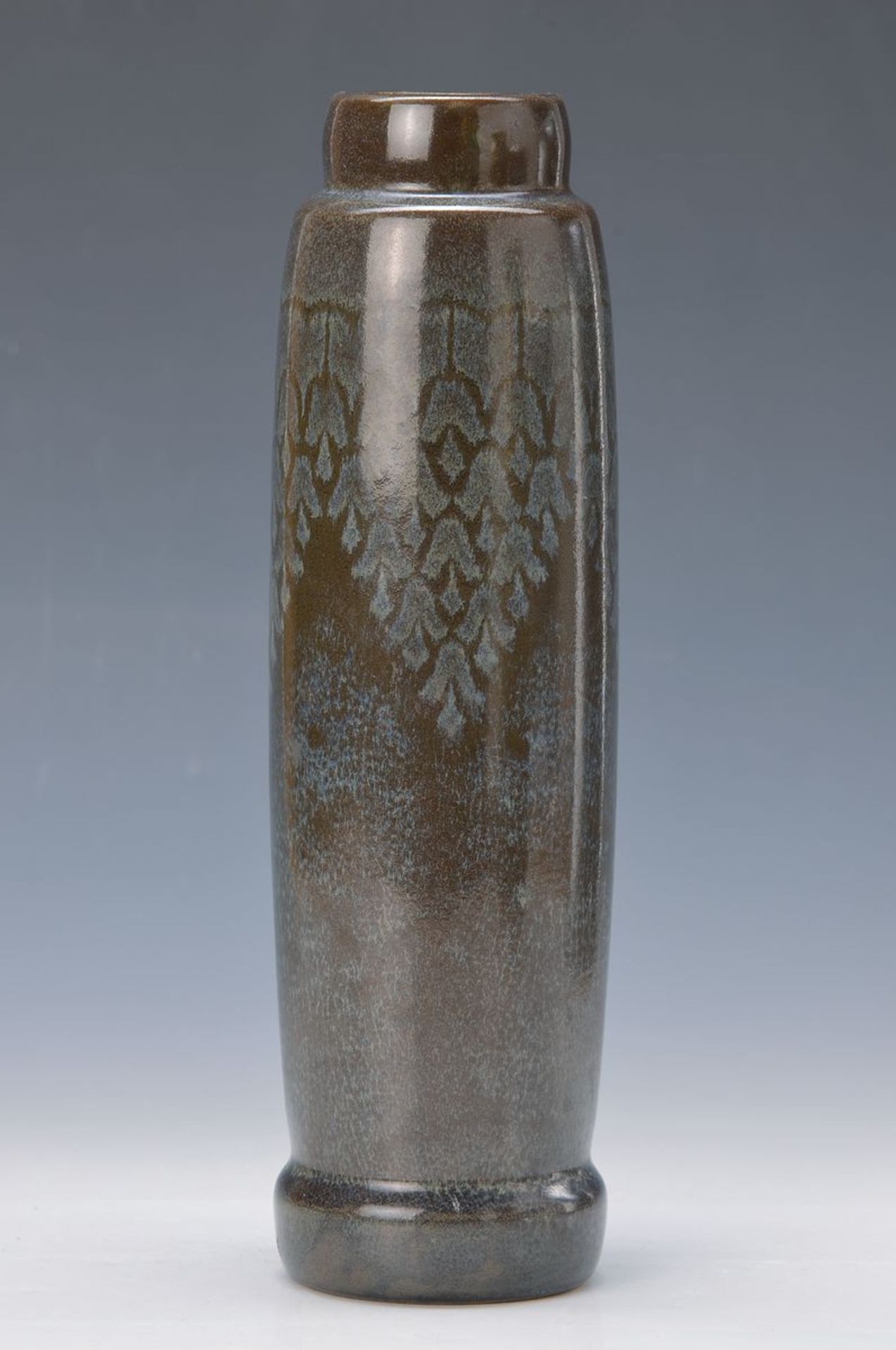 Vase, Wächtersbach, Entwurf Christian Neureuther um 1910, grünlich graues Glas, Glockenblume, am