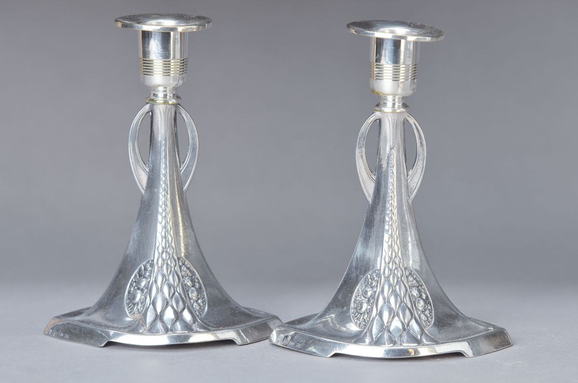 Paar Kerzenleuchter, deutsch, WMF, um 1900, Jugendstil, Legierung I/O, H. ca. 15cmA pair of