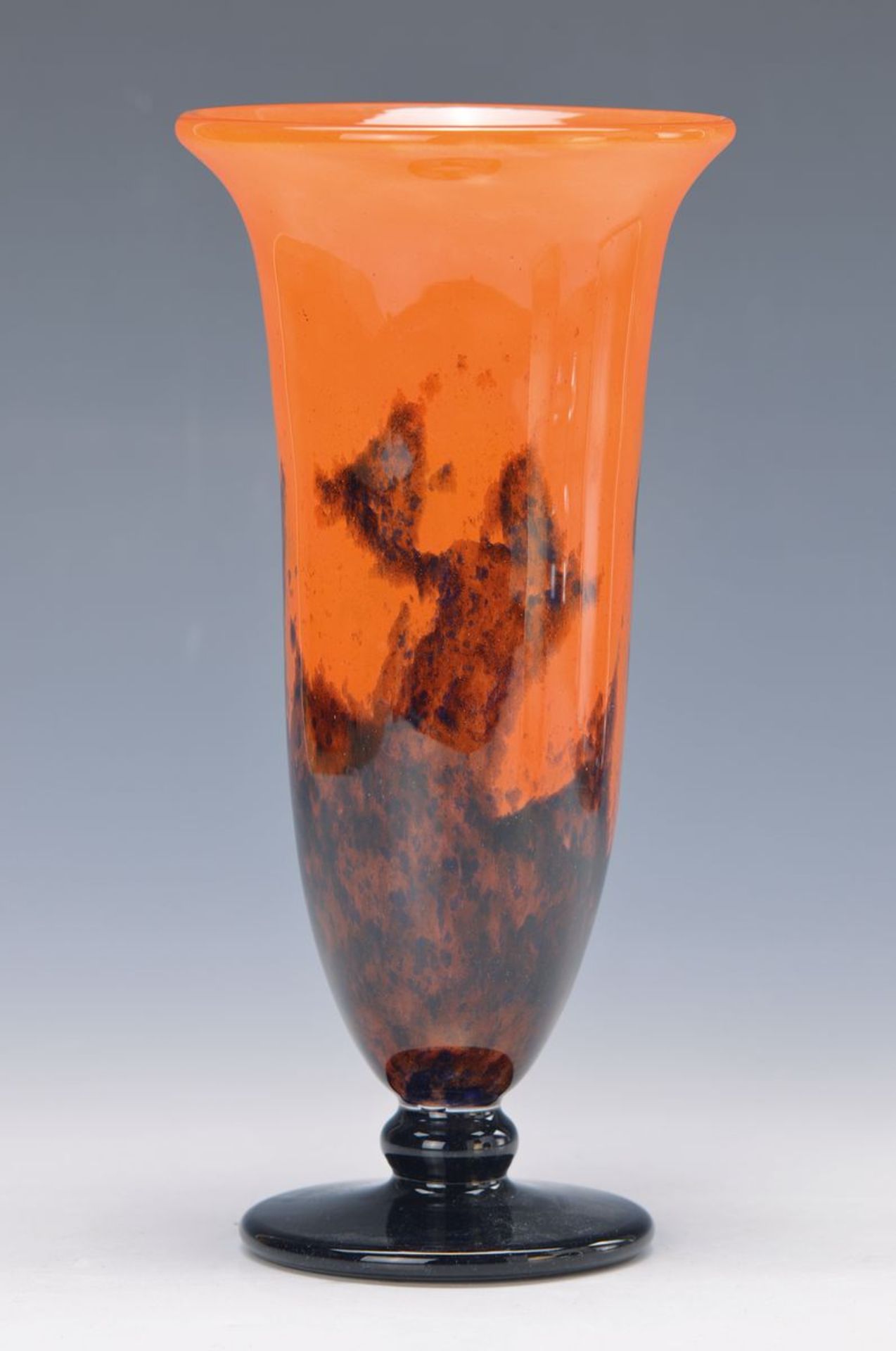 Vase, Muller Fres, Luneville, 1920er Jahre, farbloses Schichtglas mit violetten und orangefarbenen