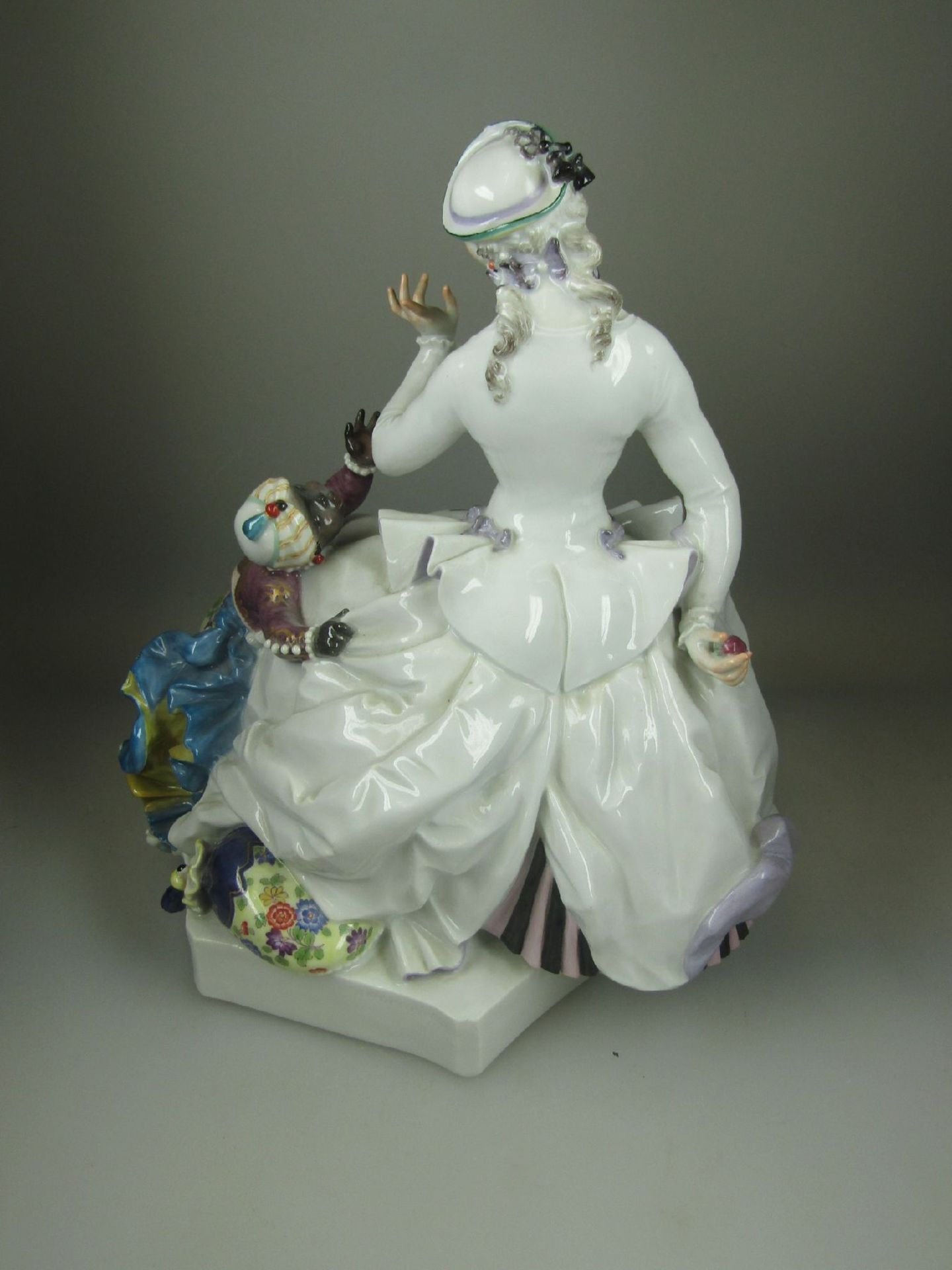 Grosse Porzellangruppe, Meissen, "Dame mit Mohrenkind", Entwurf Peter Scheurich, 1919, Ausformung - Bild 7 aus 8