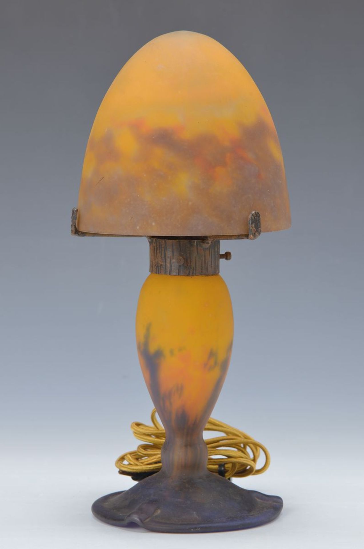 Tischlampe, Muller Freres Lunéville, um 1910-20, Schichtglas mit orangeroten, gelben und blauen