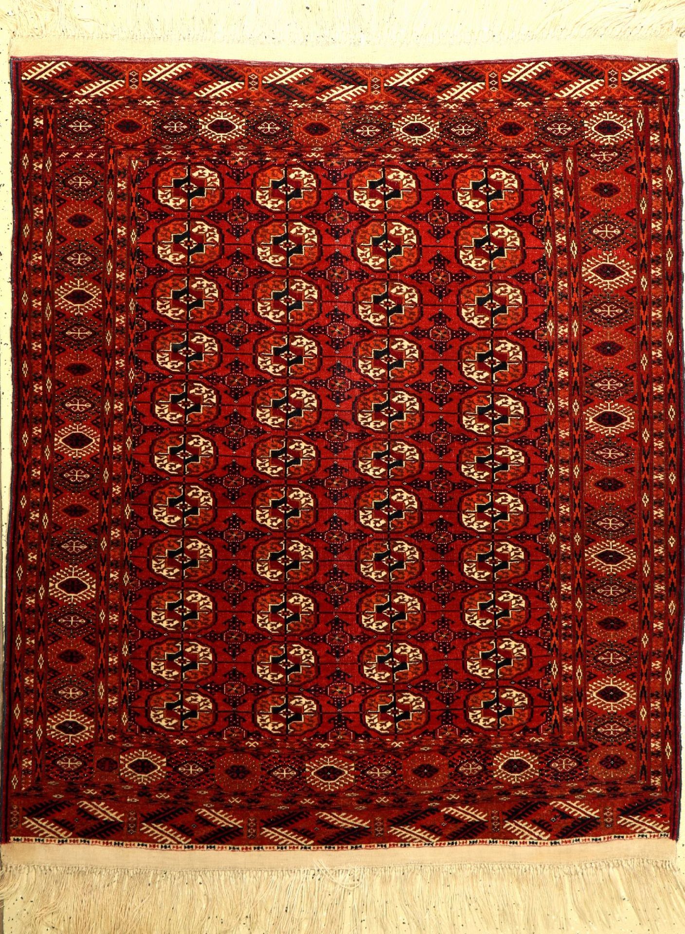 Buchara fein, Rußland, um 1930, Wolle auf Wolle, ca. 156 x 135 cm, EHZ: 2-3Fine Bochara Rug, Russia,