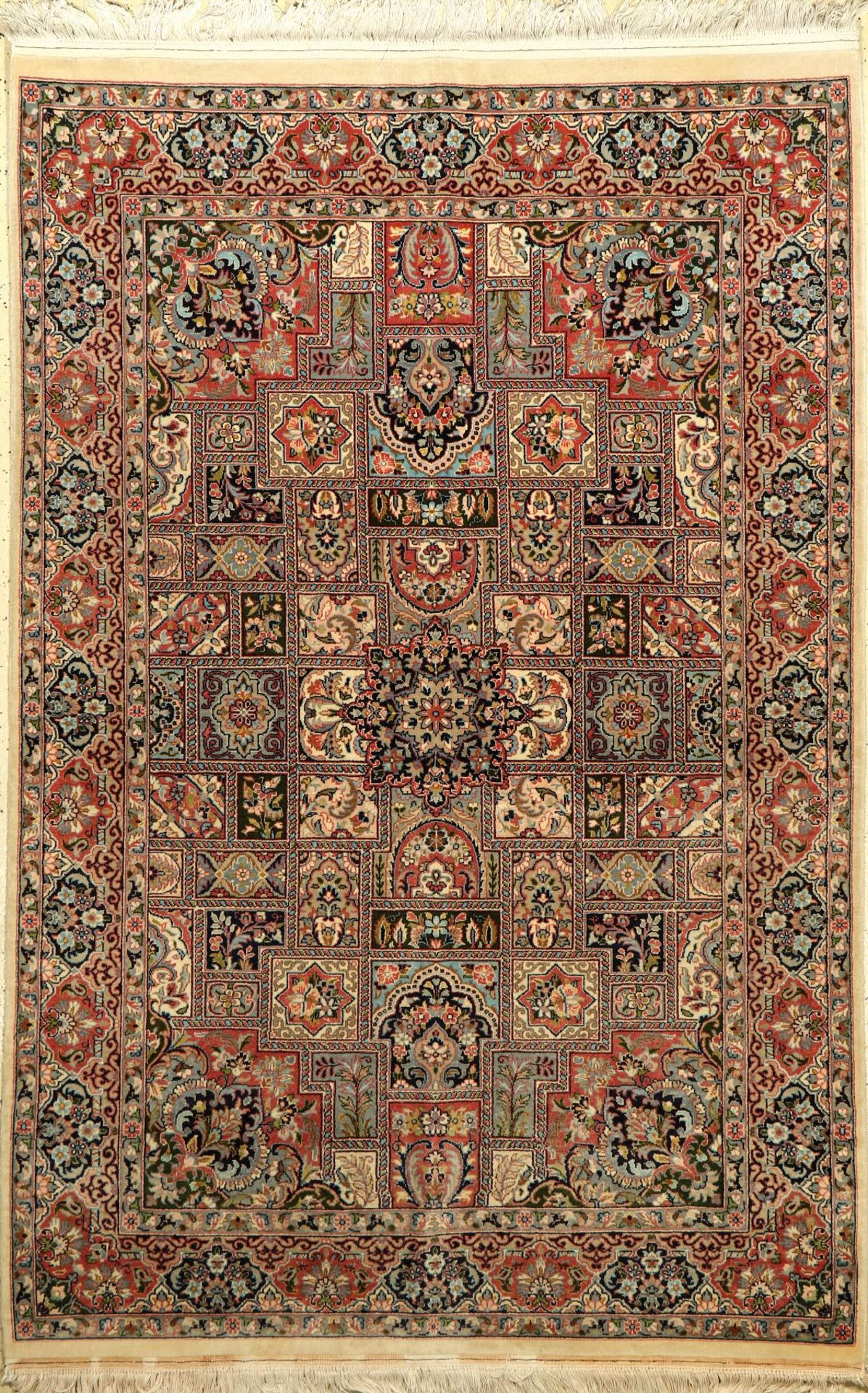 Lahore fein, Pakistan, ca. 30 Jahre, Korkwolle, ca. 210 x 141 cm, EHZ: 2-3Fine Lahore Rug, India/