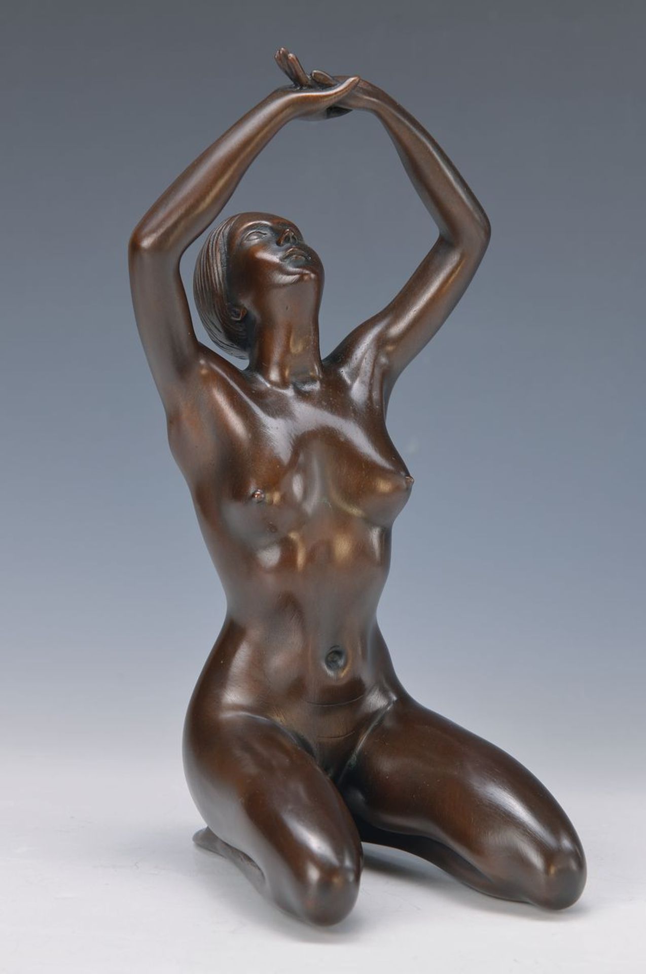 Arno Breker, 1900-1991, verliebtes Mädchen, Bronze, sign., num. 168/300, mit Venturi Arte Stempel,