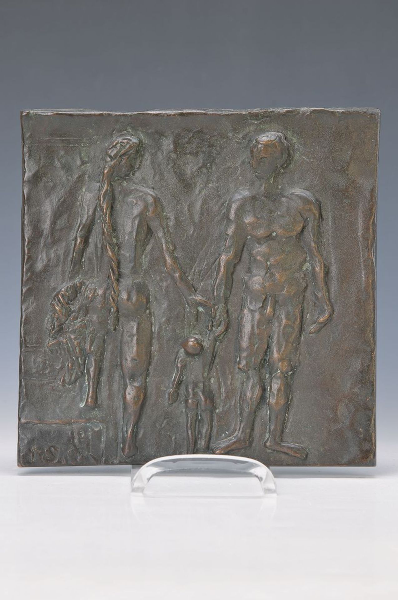 Franz Werner Müller-Steinfurth, 1952-2017, Bildhauer in Speyer, Bronzerelief, Eltern mit Kind, links