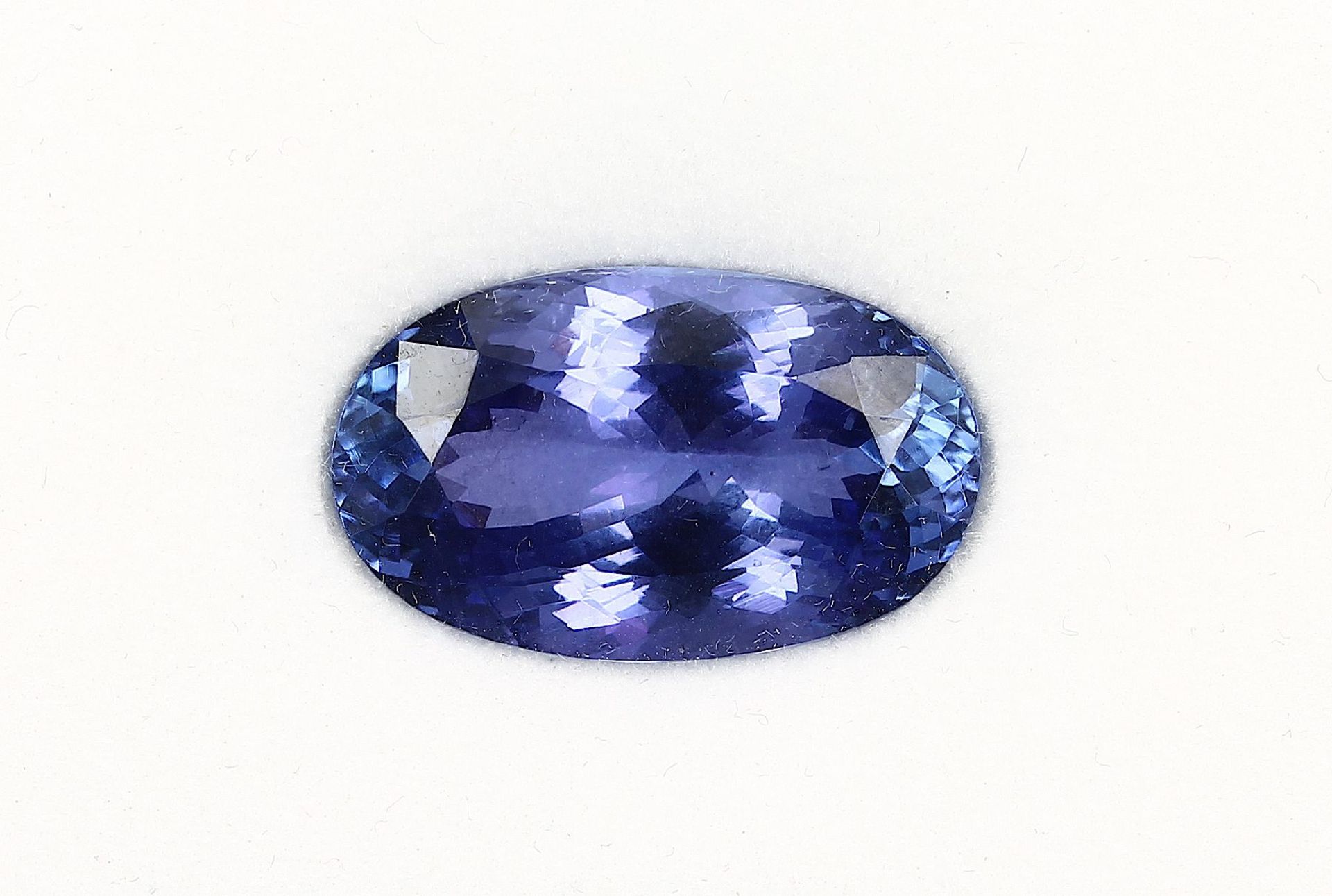 Loser ovalfacett. Tansanit, 17.20 ct, ca. 19.8 x 12 mmLoose oval bevelled tanzanite, 17.20 ct ,