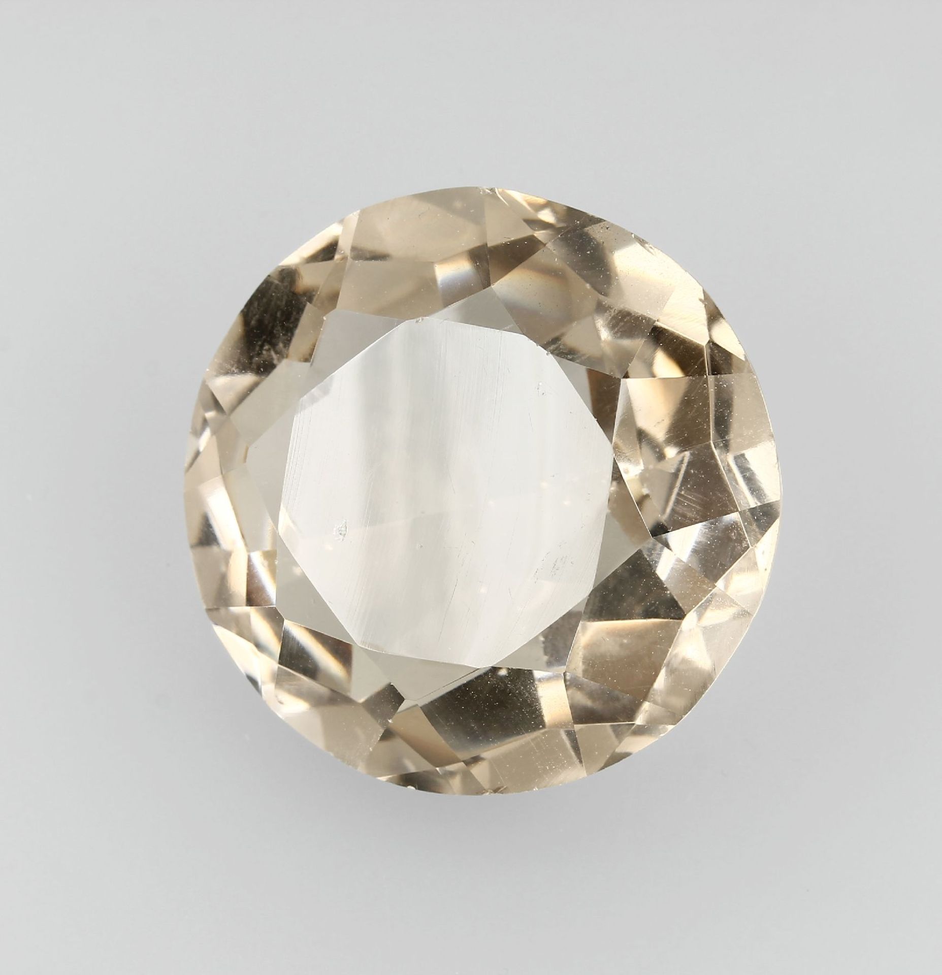 Loser Bergkristall, ca. 249.8 ct, rund facett., Rundiste min. besch. Schätzpreis: 550, - EURLoose