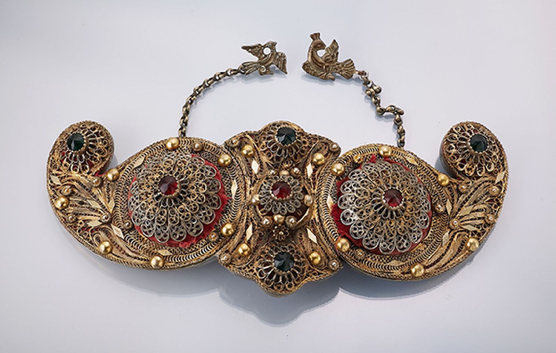 Prunkgürtel mit Straßbesatz, Osmanisch um 1830/50, Filigranarbeit, mit Granulaten, roter und