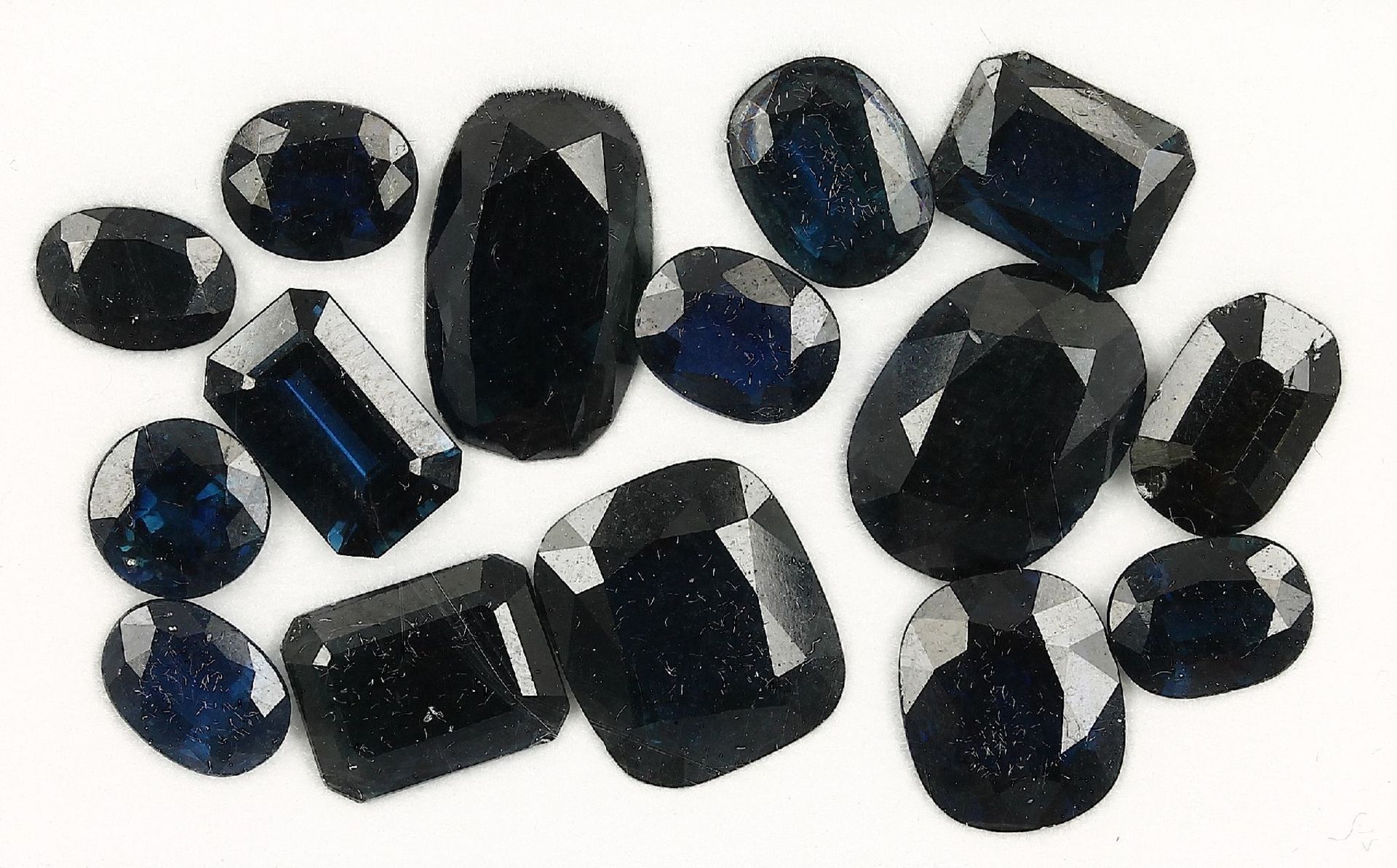 15 lose Saphire zus. 34.36 ct, versch. Schliffformen15 loose sapphires total 34.36 ct , different