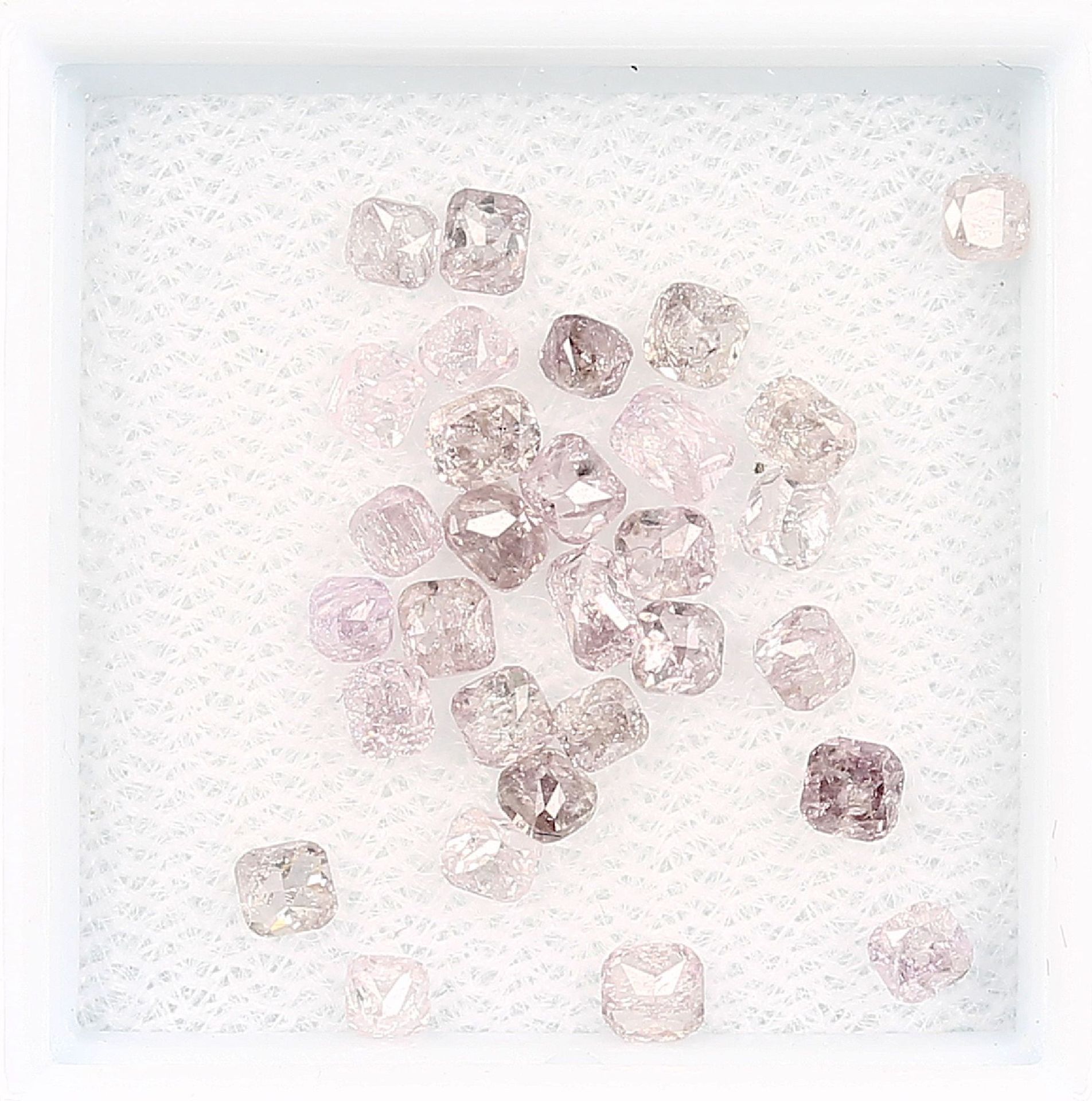 Lot lose Diamantcarrees zus. ca. 2.15 ct Pink Schätzpreis: 890, - EURLot loose diamond carrees total