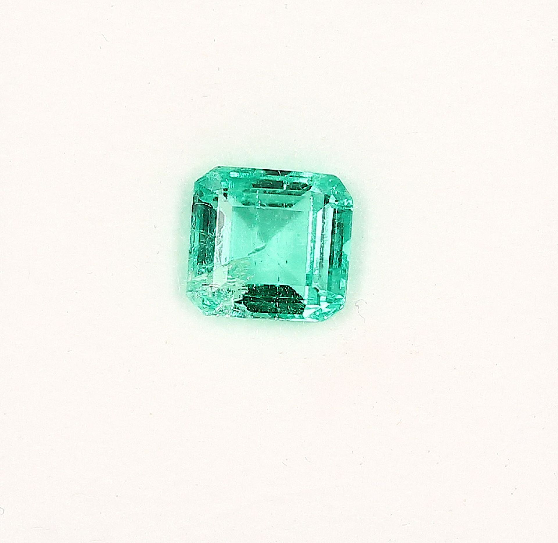 Facett. Smaragd-Karree ca. 1.49 ctBevelled emerald-carree approx. 1.49 ct