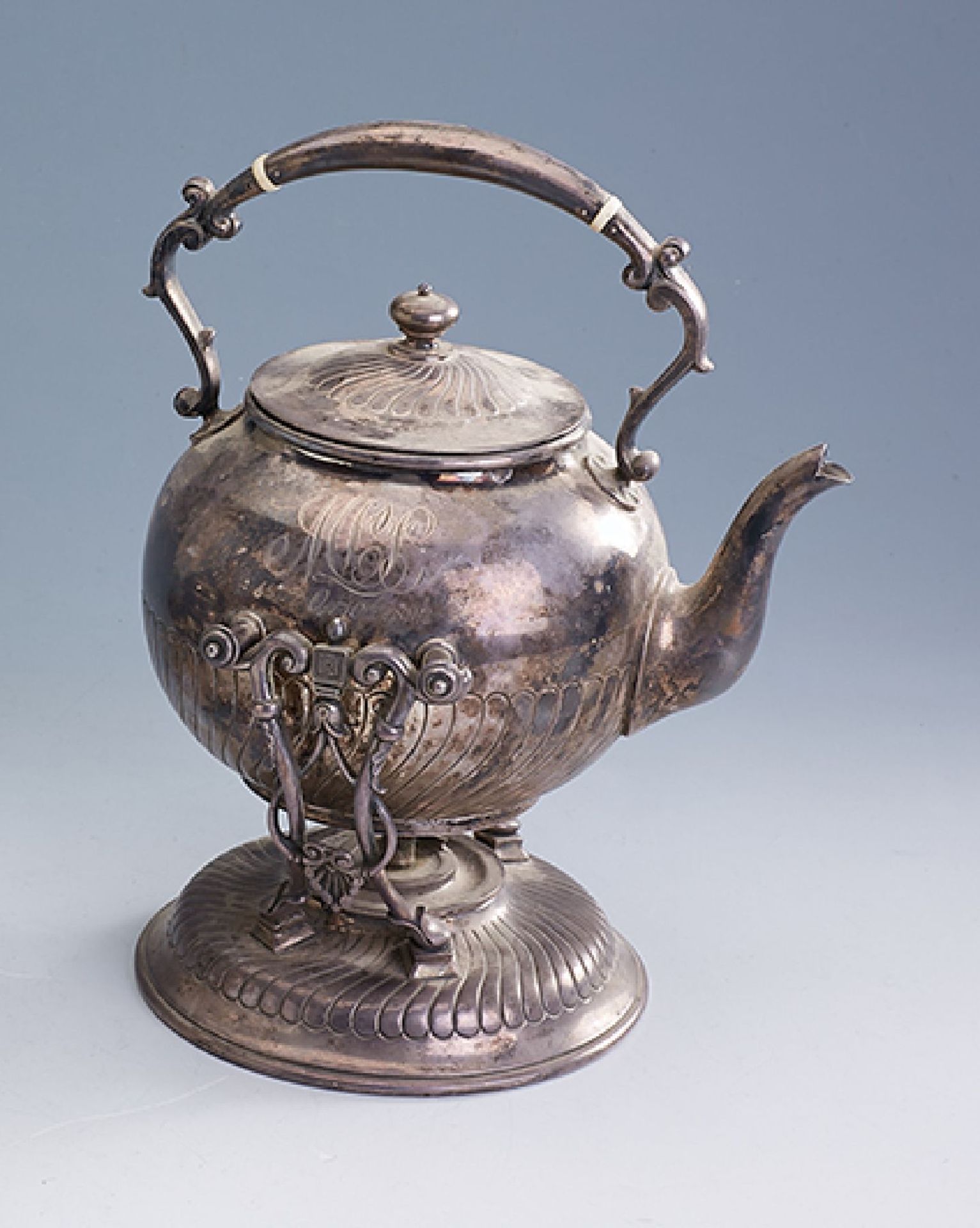 Teekanne auf Stövchen, Sterling Silber, deutsch um 1890/1900, Barockstil, grav. in