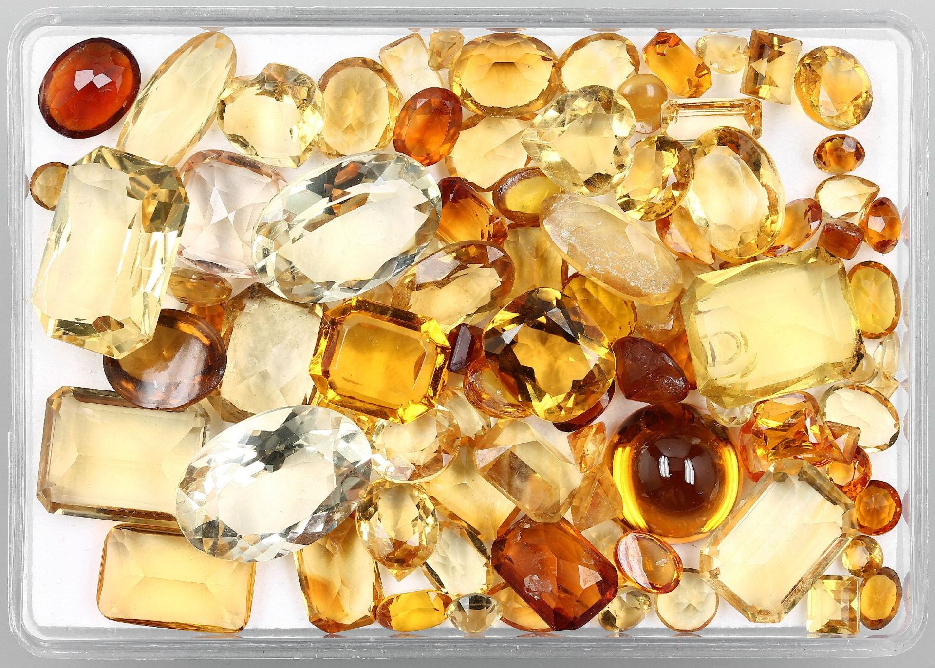 Lot lose Citrine, zus. ca. 201.0 ct, versch. Größen und SchliffformenLot loose citrines , total