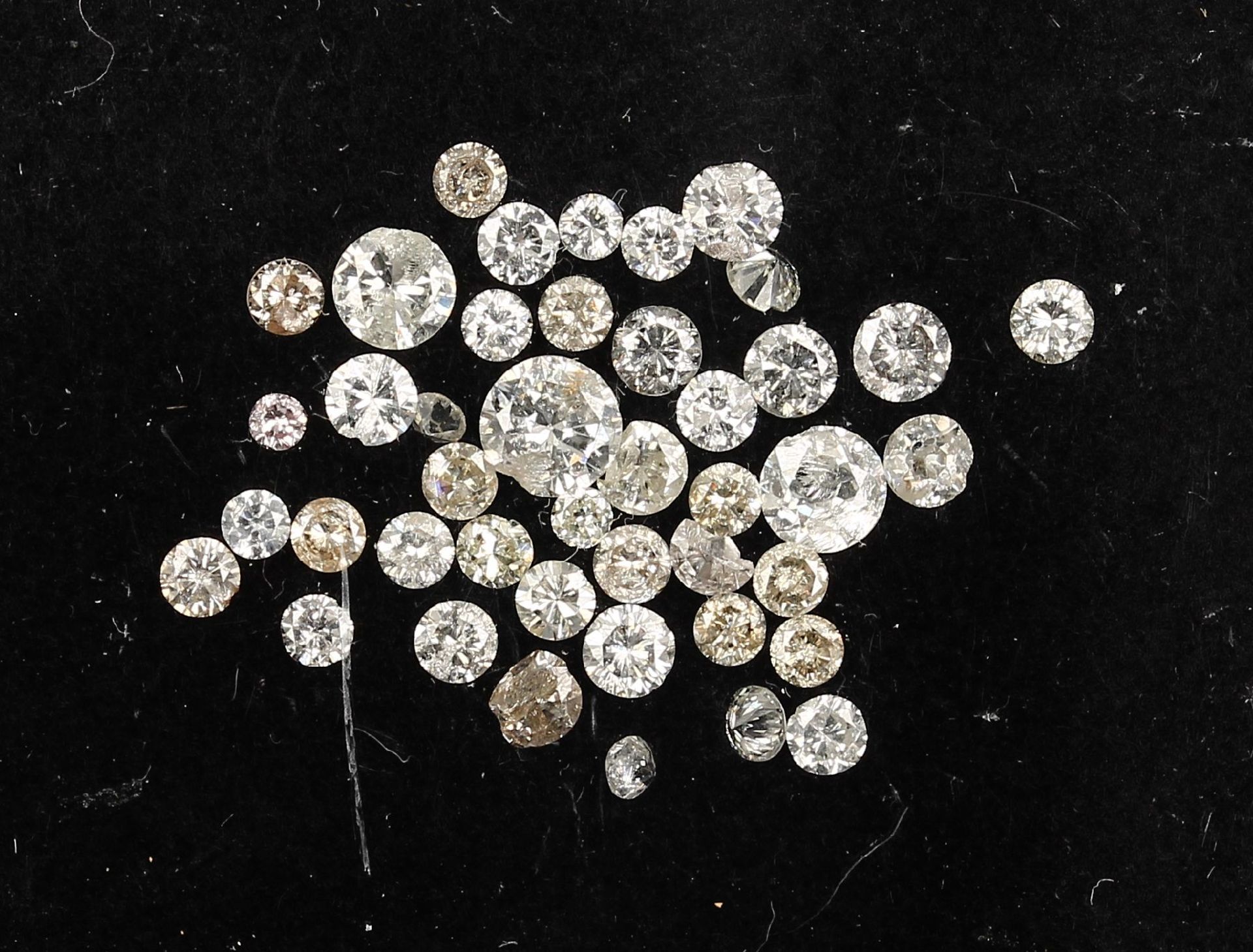 Lot lose Diamanten zus. 3.15 ct, z.T. mit PlatzernLot loose diamonds total 3.15 ct , partly with