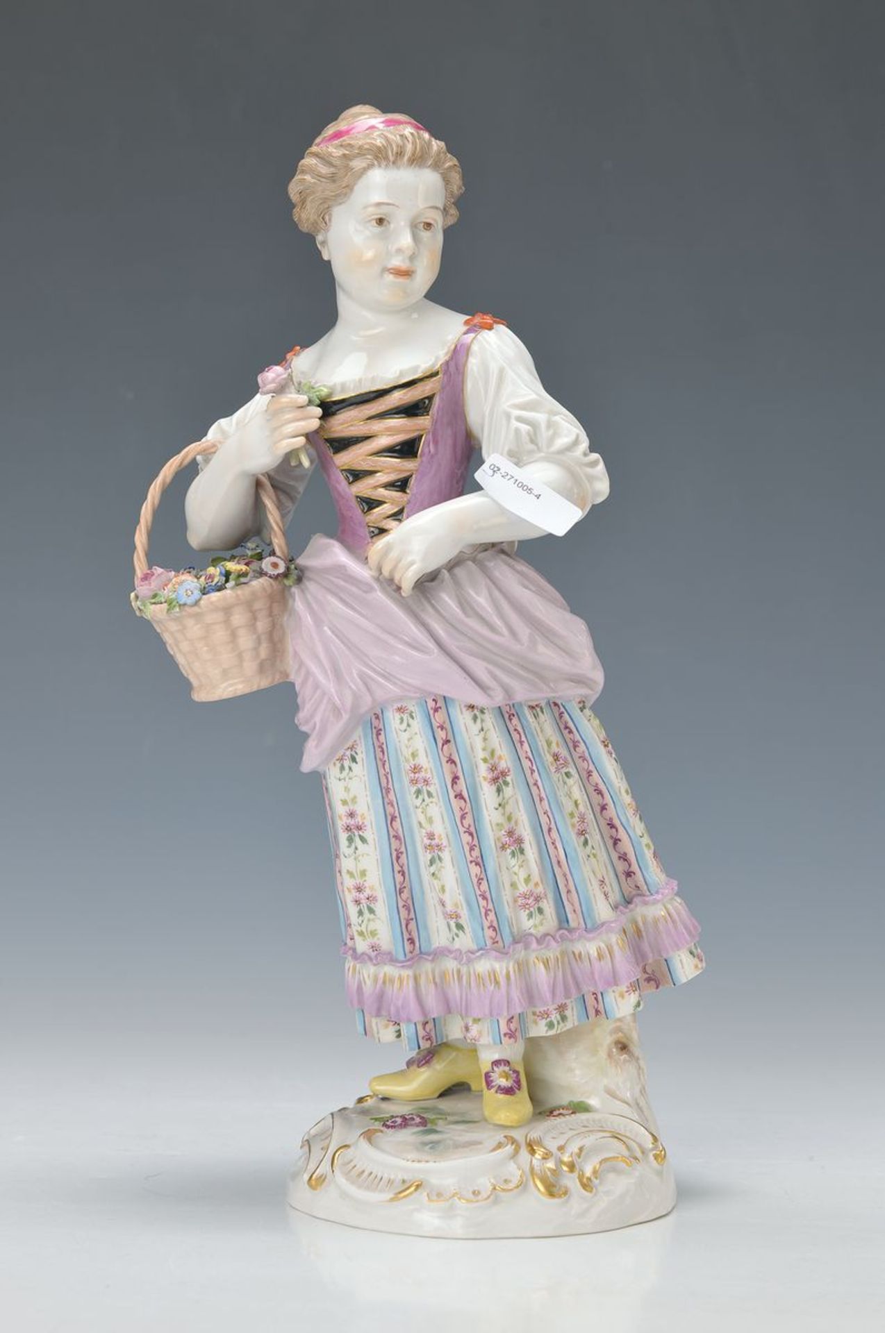 Außergewöhnlich große Porzellanfigur, Meissen, um 1900, Gärtnerin mit Blumenkorb, 2. Wahl, polychrom