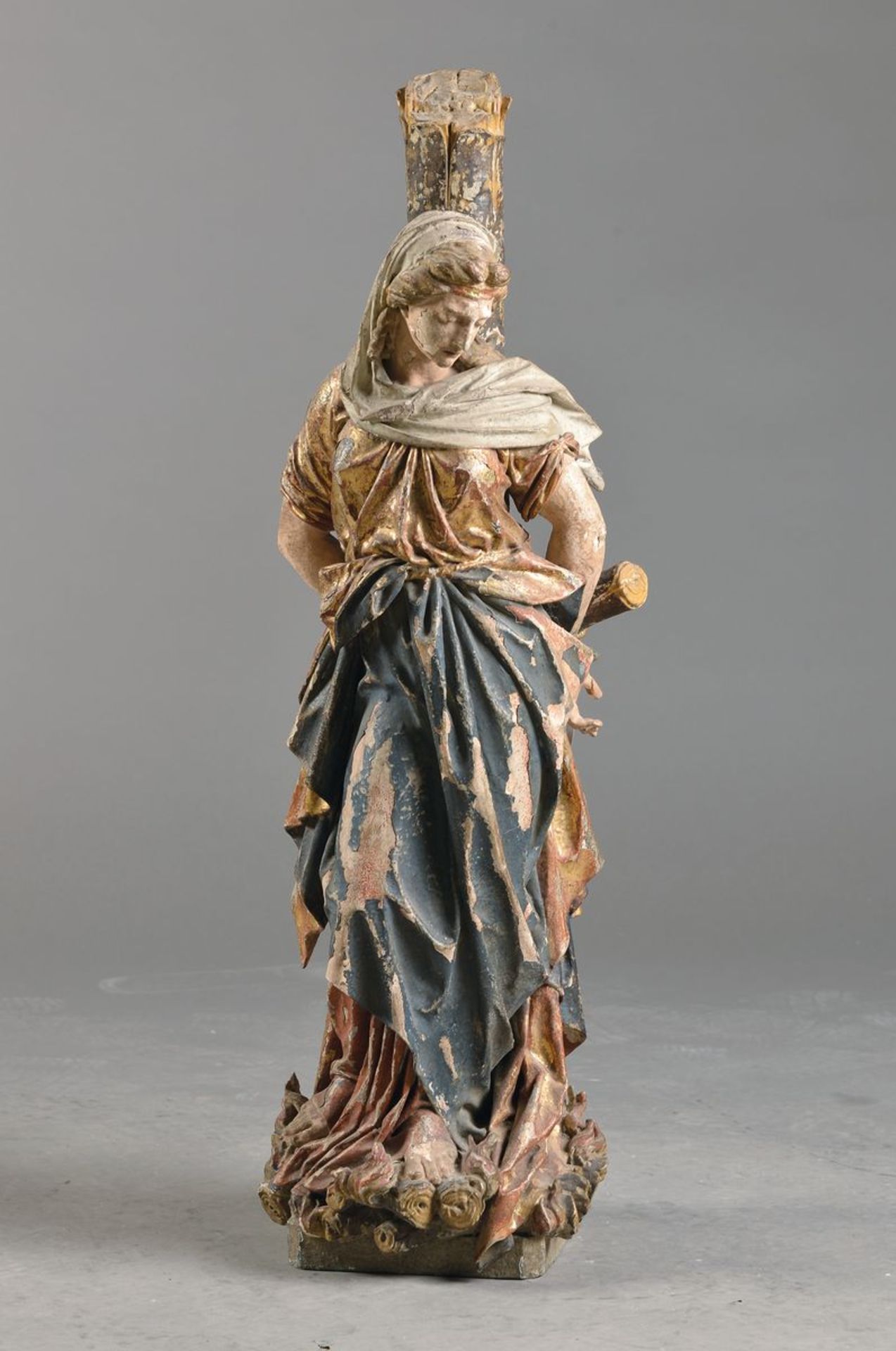 Skulptur der Hl. Afra, rheinisch, 2. Hälfte 18. Jh., Lindenholz geschnitzt, gestuckt und bunt und