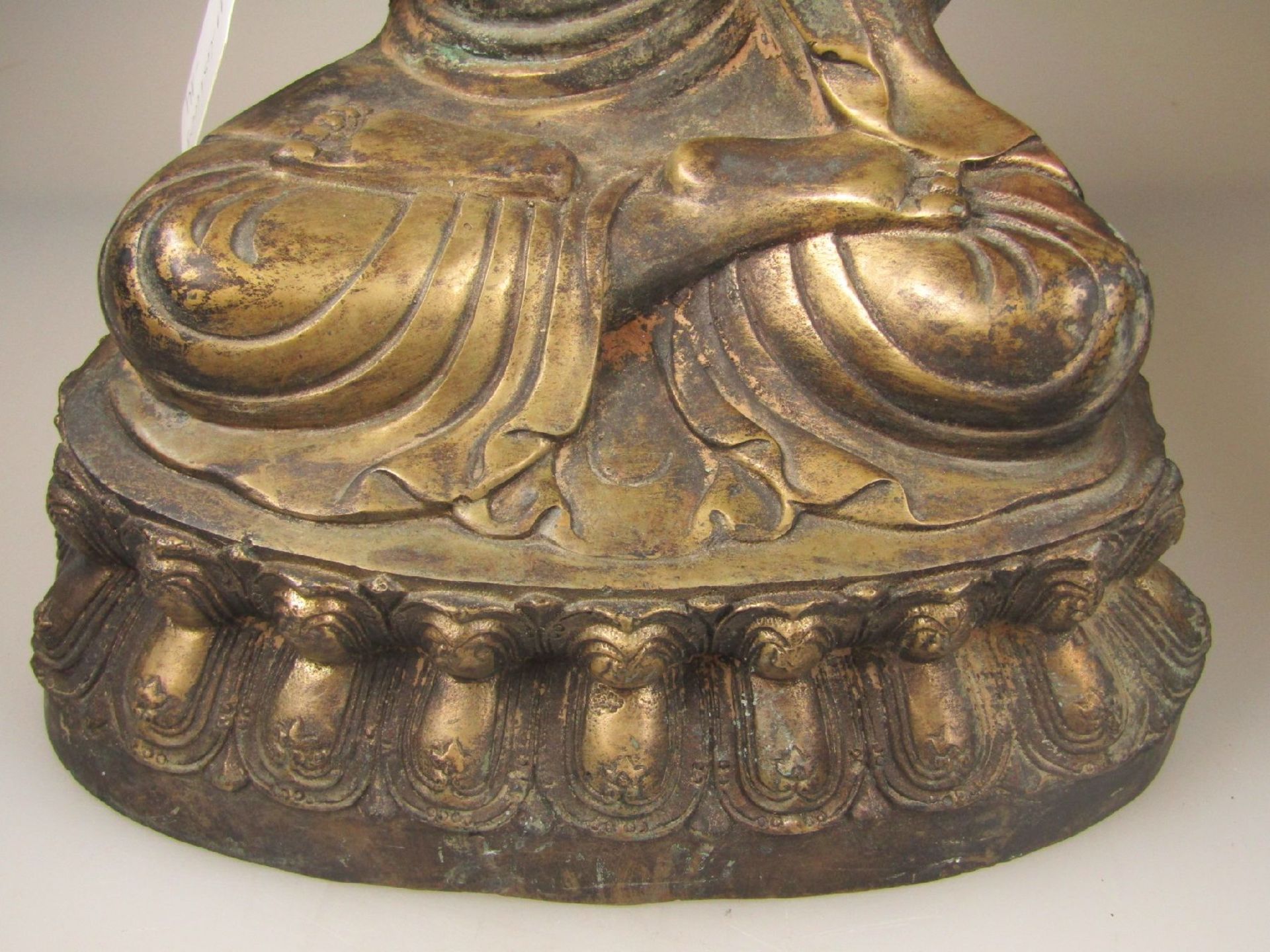 Tsongkhapa, Tibet, 17./18. Jh., Gelbkappenmönch, Bronze, doppelter Lotussockel, feines Gesicht, - Bild 5 aus 9