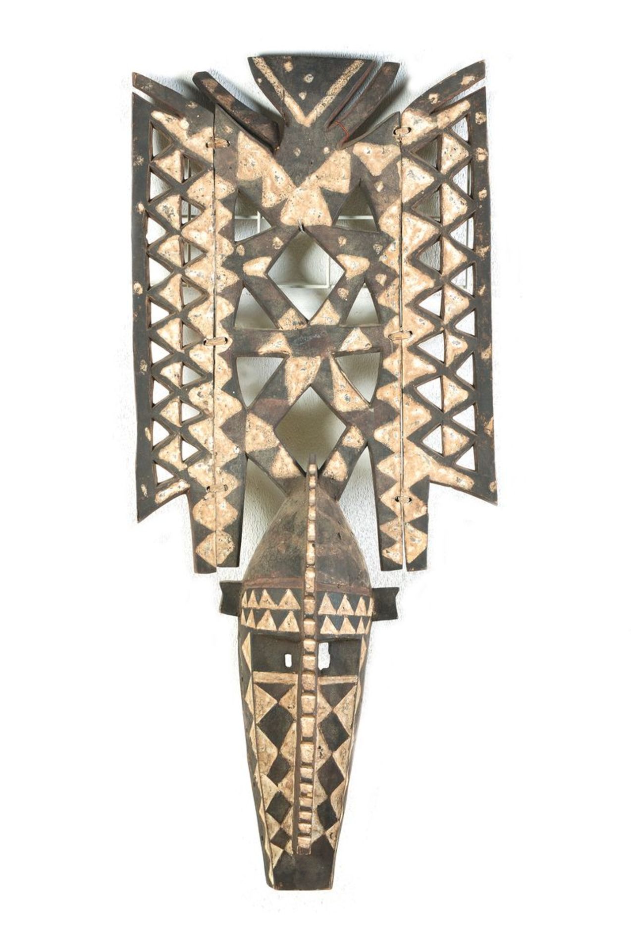 Große Plattenmaske, Burkina Faso, ca. 60-70 Jahre alt, Holz, teilweise weiß gefasst, mehrteilige