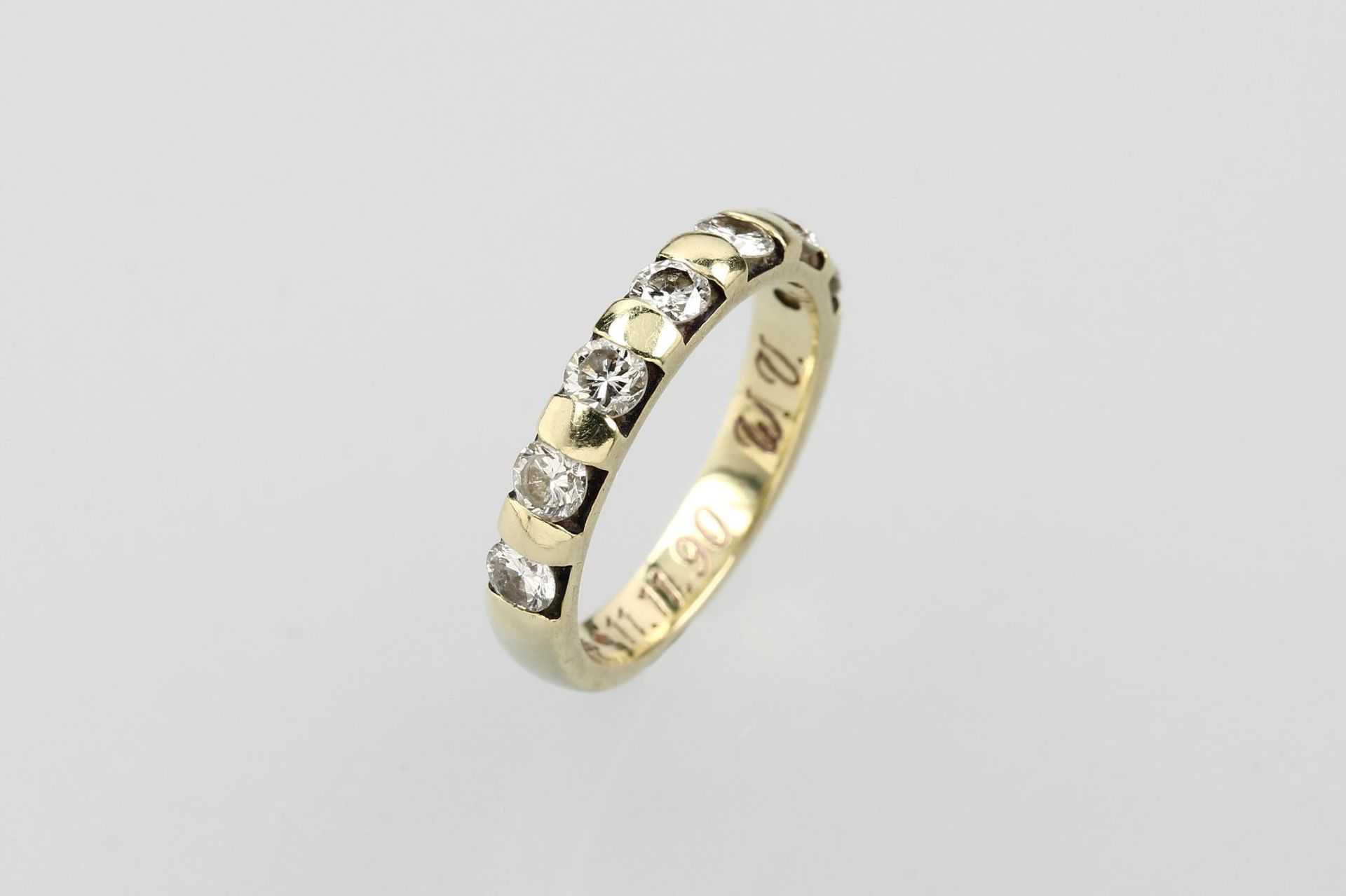 14 kt Gold Ring mit Brillanten, GG 585/000,7 Brillanten zus. ca. 0.75 ct (grav.) Weiß/si,Ringschiene