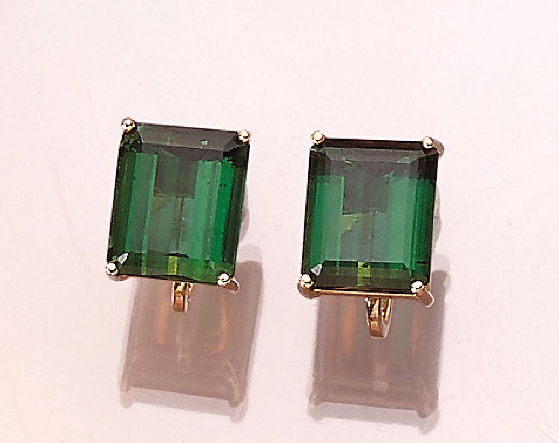 Paar 14 kt Gold Ohrschrauben mit Turmalinen, GG 585/000, gepr., 2 facett. Turmaline im Emerald Cut