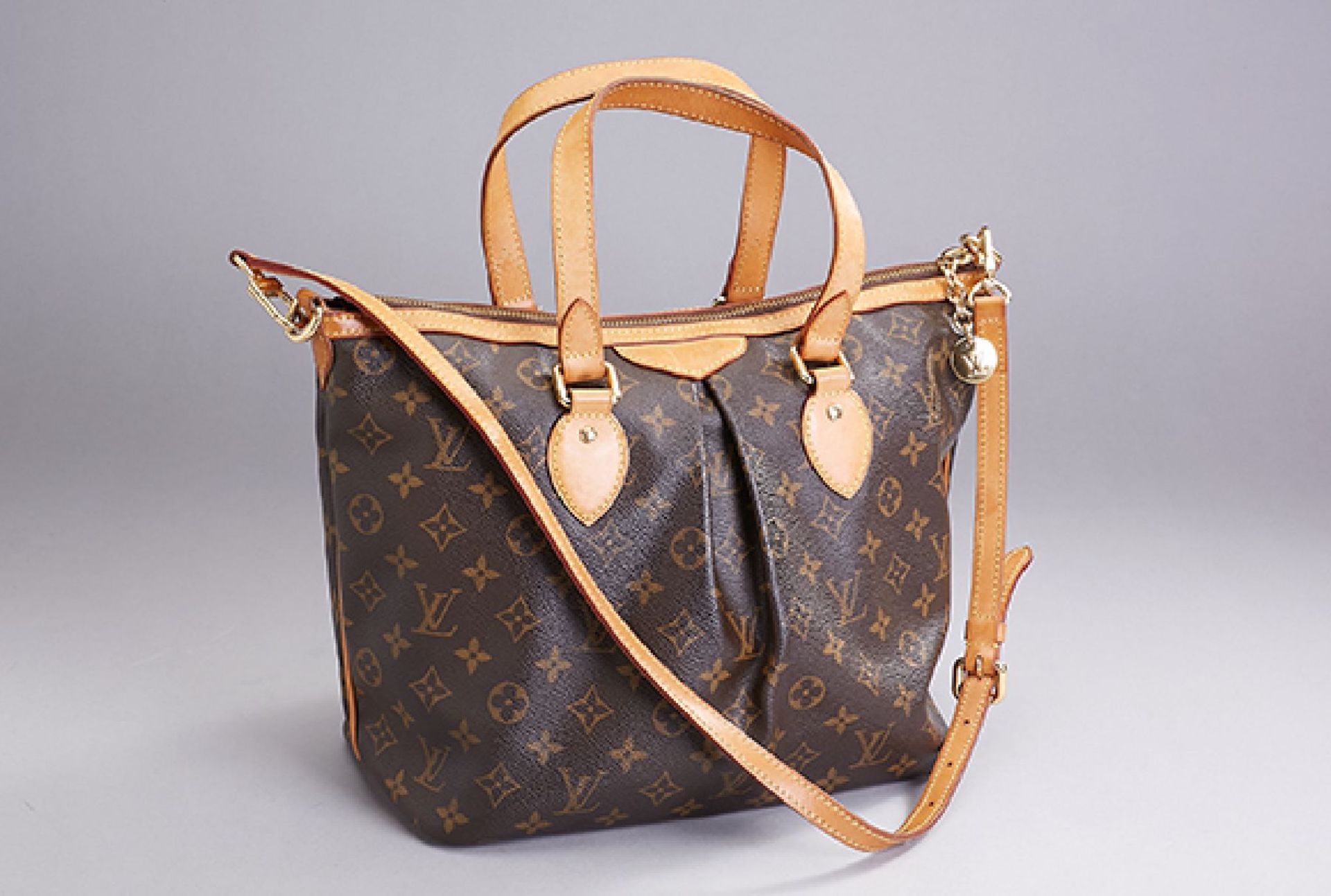 Louis Vuitton Handtasche "Palermo", Monogramm Canvas, 2 Tragehenkel und Besätze mit naturfarb.