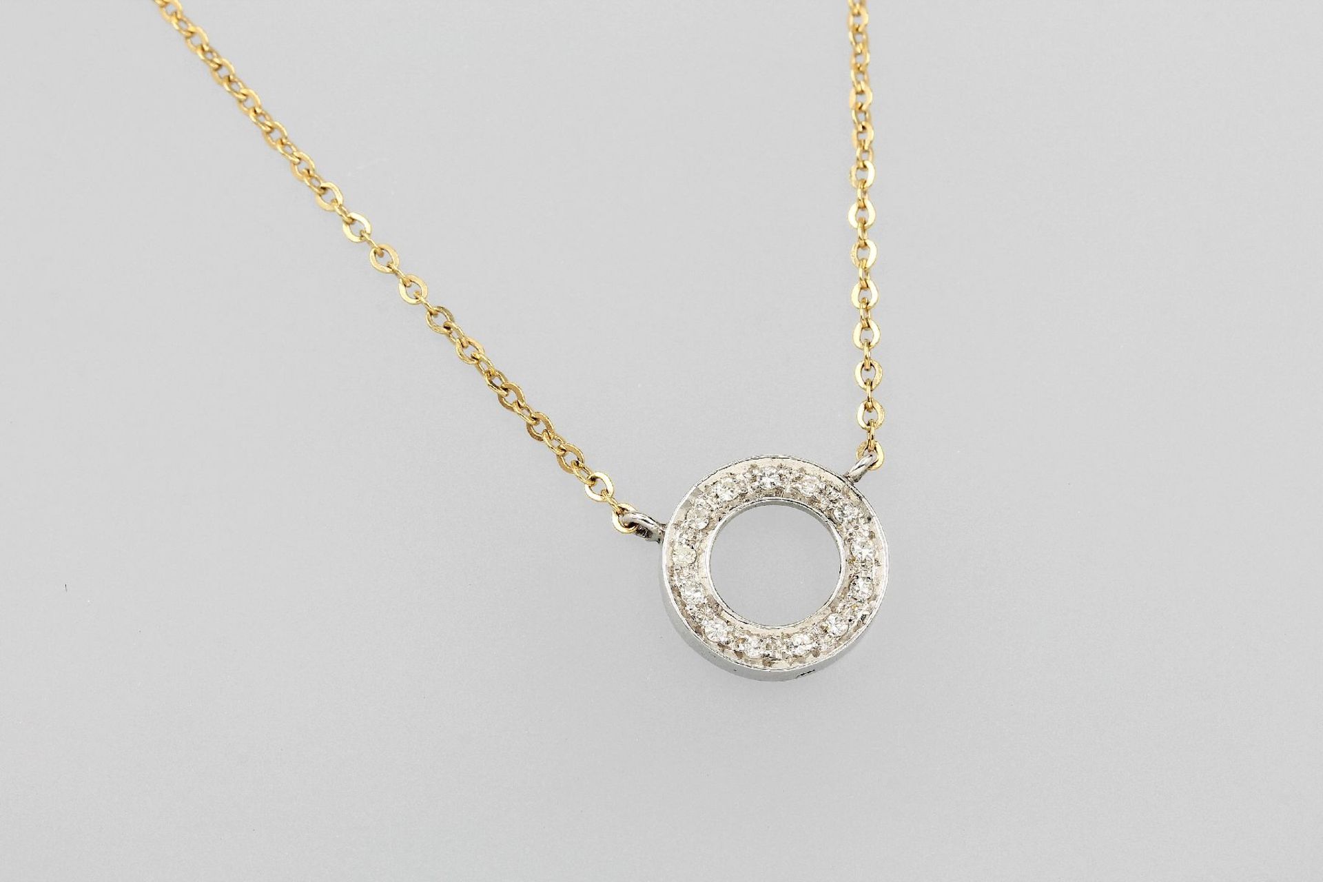 18 kt Gold Collier mit Diamanten, GG/WG 750/000, 13 8/8-Diam. zus. ca. 0.15 ct Weiß/si, total ca.