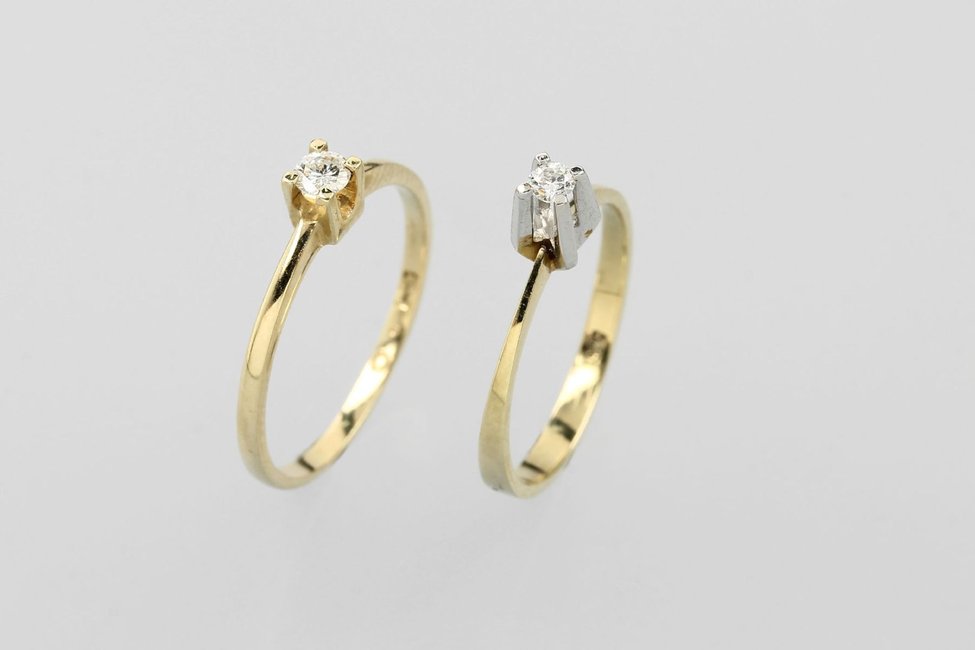 14 kt Gold Konvolut 2 Ringe mit Brillant- Solitär, GG 585/000, 1 x 0.10 ct Weiß/si, 1 x 0.13 ct