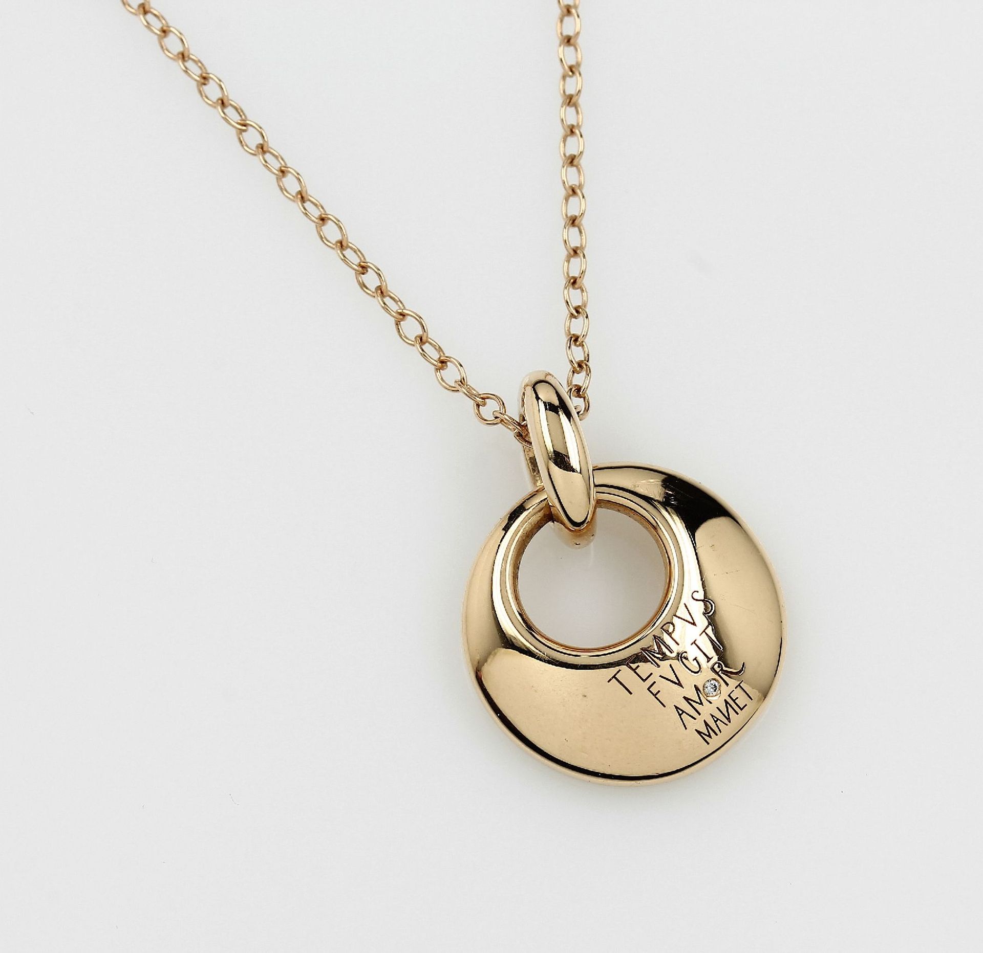 18 kt Gold WEMPE Anhänger mit Kette, sign. by Kim, Rose-G 750/000, Inschrift: Tempus Fugit Amor