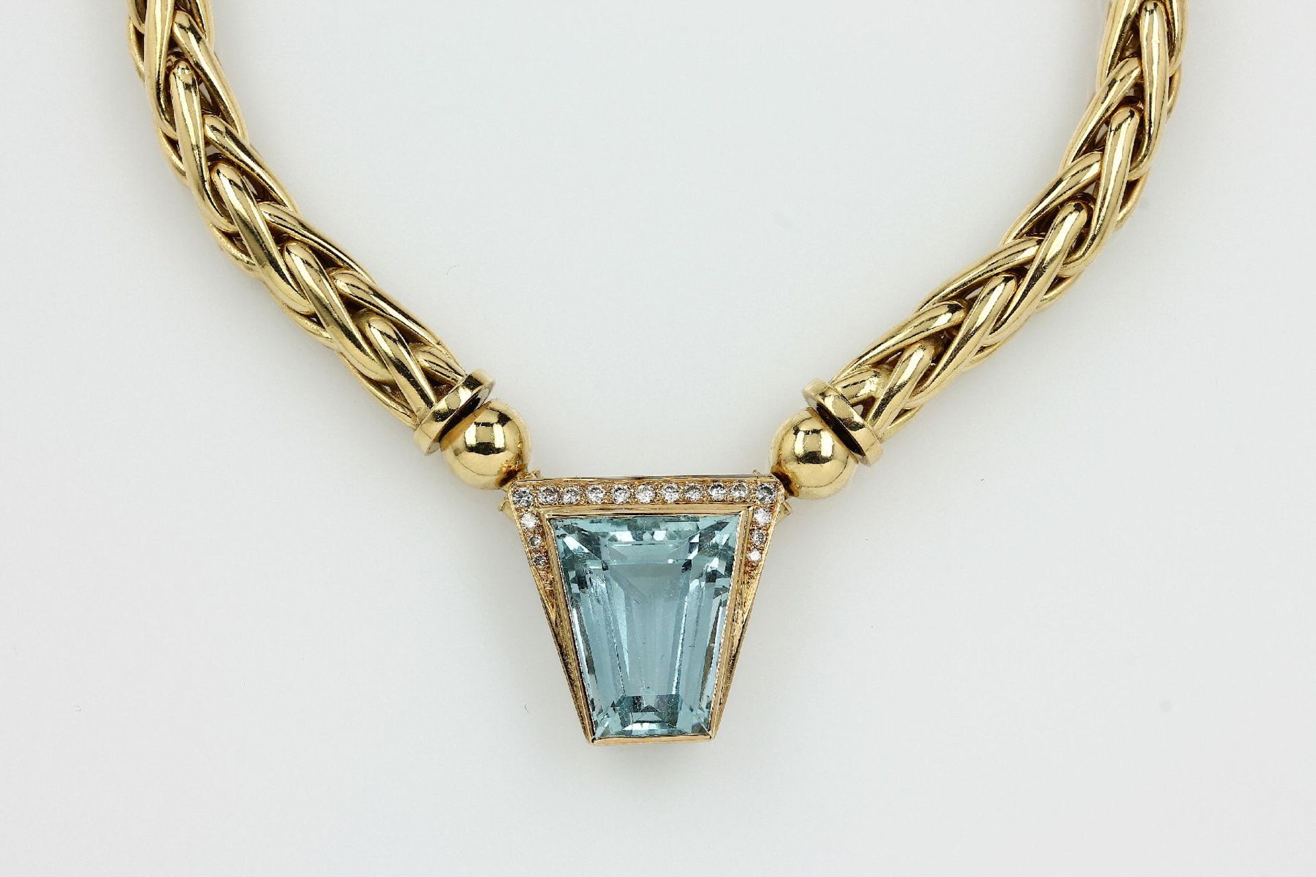 18 kt Gold Collier mit Wechselschließen, GG750/000, best. aus: Schließe mit facett. Aqua-marin ca.